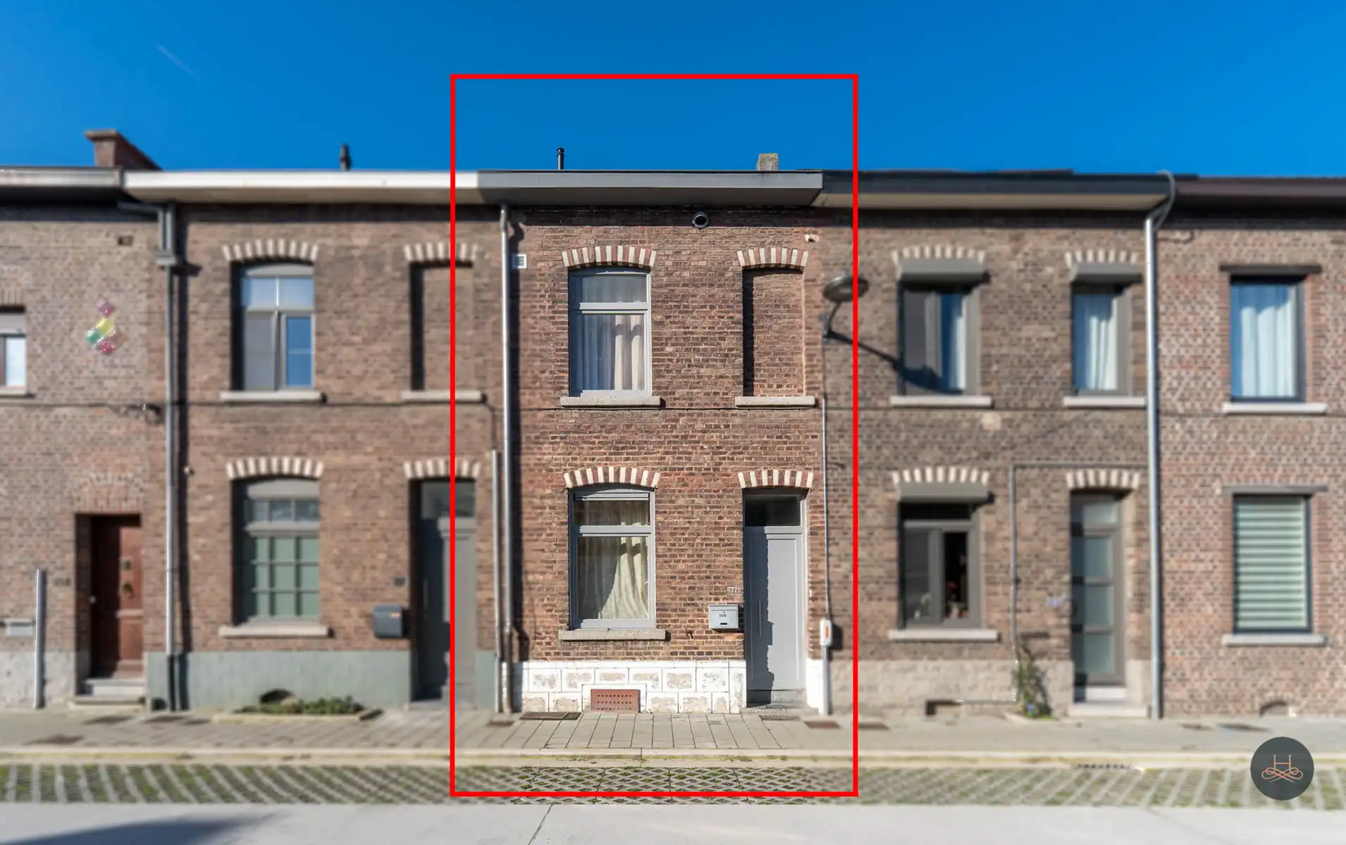 Karaktervolle rijwoning met uitstekende EPC-score foto {{pictureIndex}}