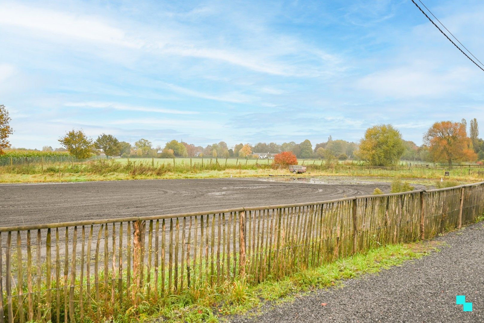 Landelijk gelegen halfopen bebouwing te Izegem foto 2