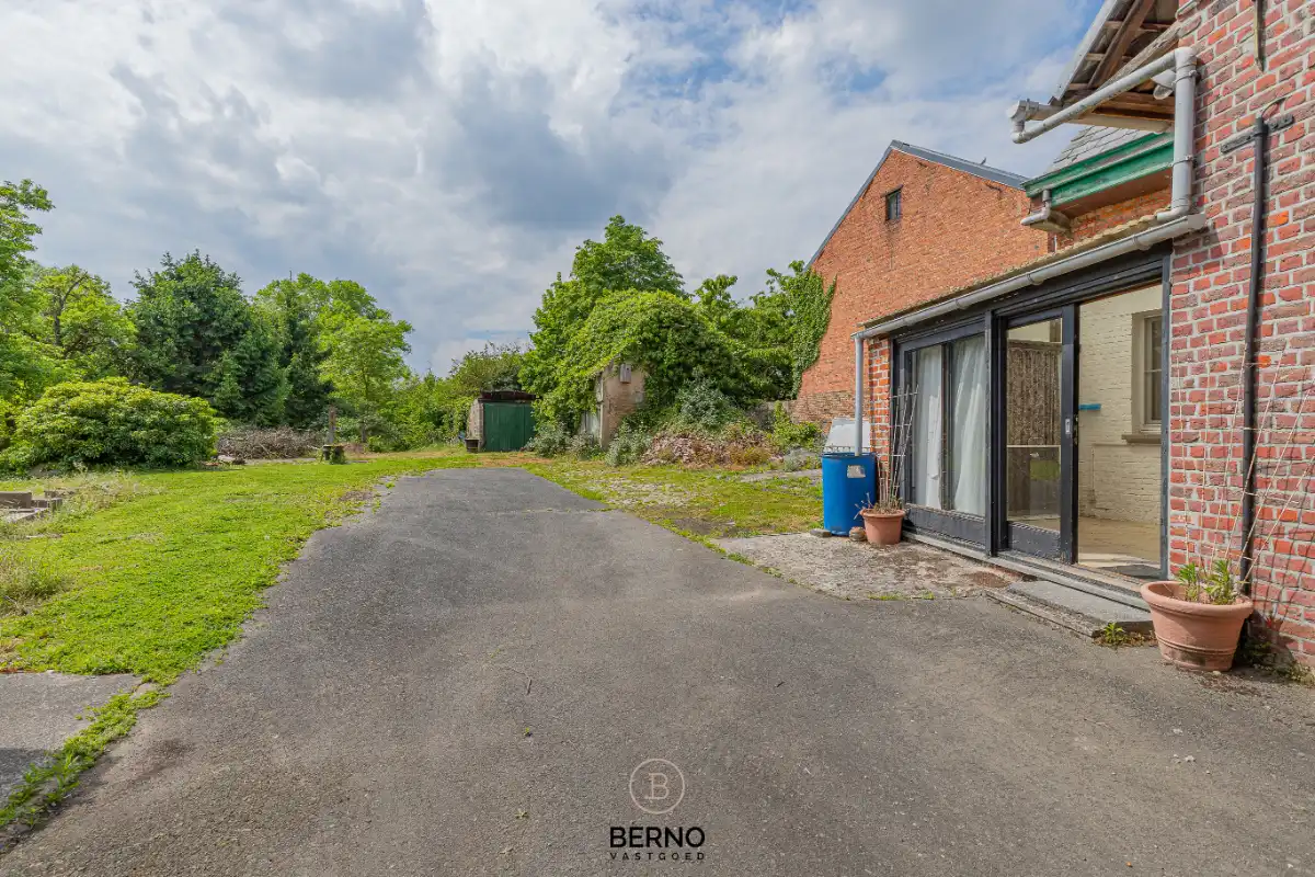 Totaal te renoveren woning op prachtig perceel van 1.170 m² foto 12