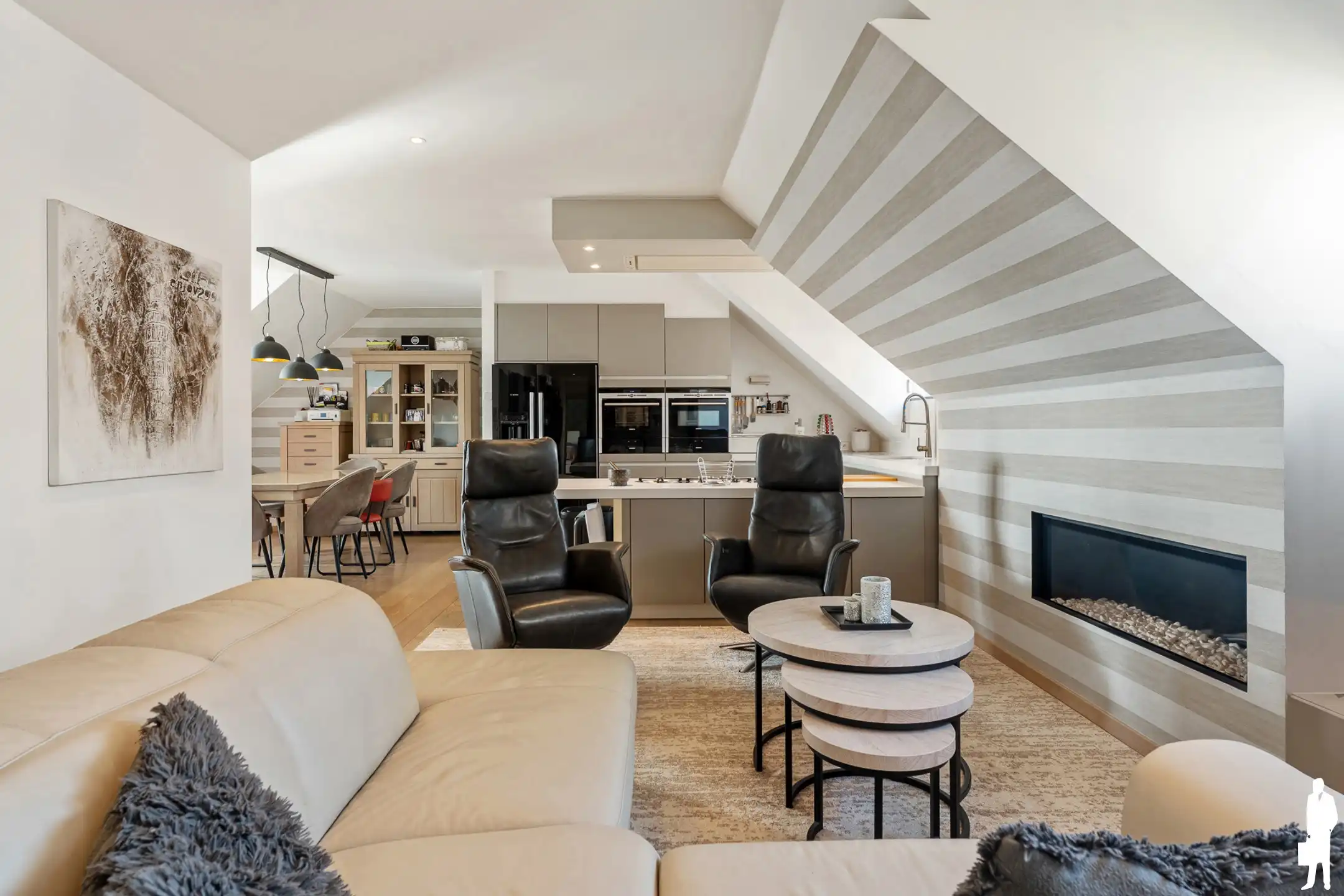 Lichtrijk dakappartement met riant dakterras en autobox foto 5
