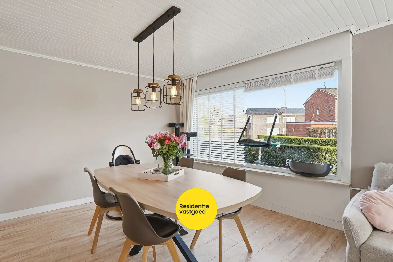 Halfopen bebouwing in een rustige woonwijk te Loppem foto 3