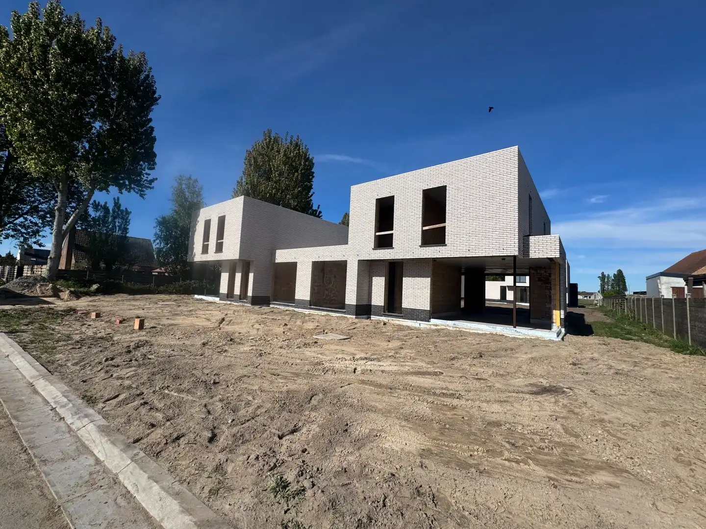 Moderne gezinswoningen met 3 ruime slaapkamers, 2 badkamers en inpandige garage! foto 3