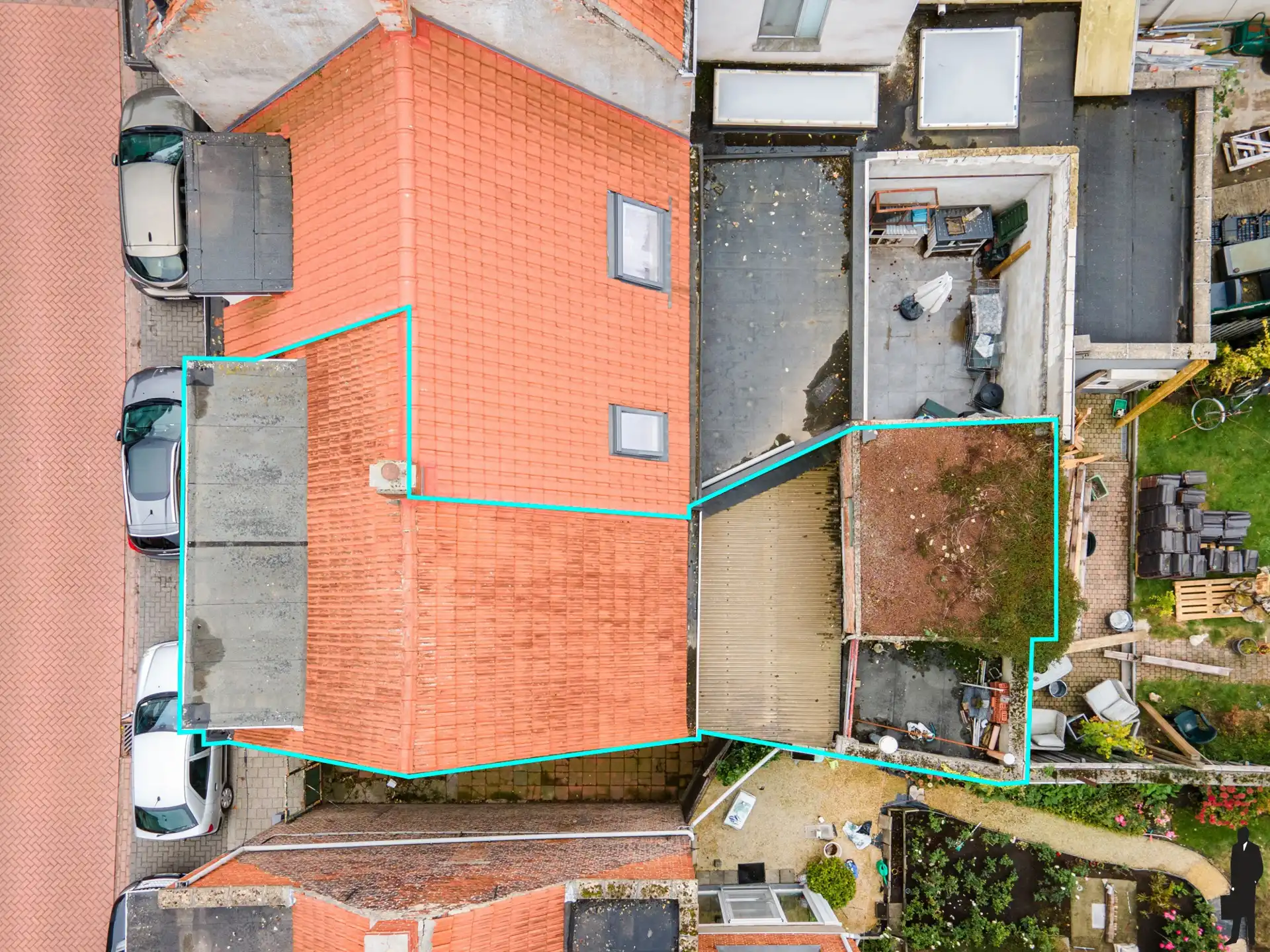 Te renoveren woning pal in het centrum van Hemiksem foto 2