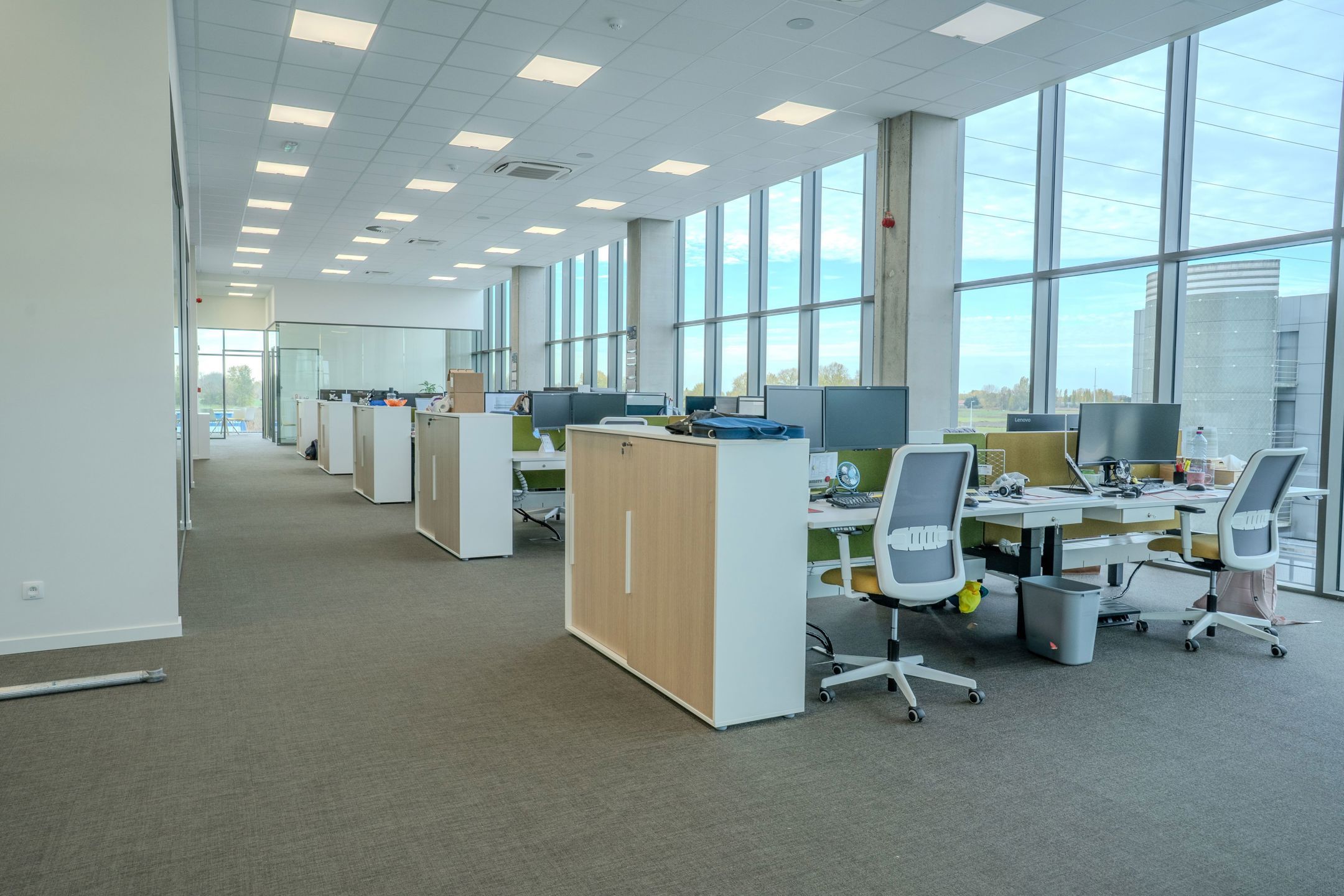 Kantoor met magazijn te huur van 2.265 m². foto 6