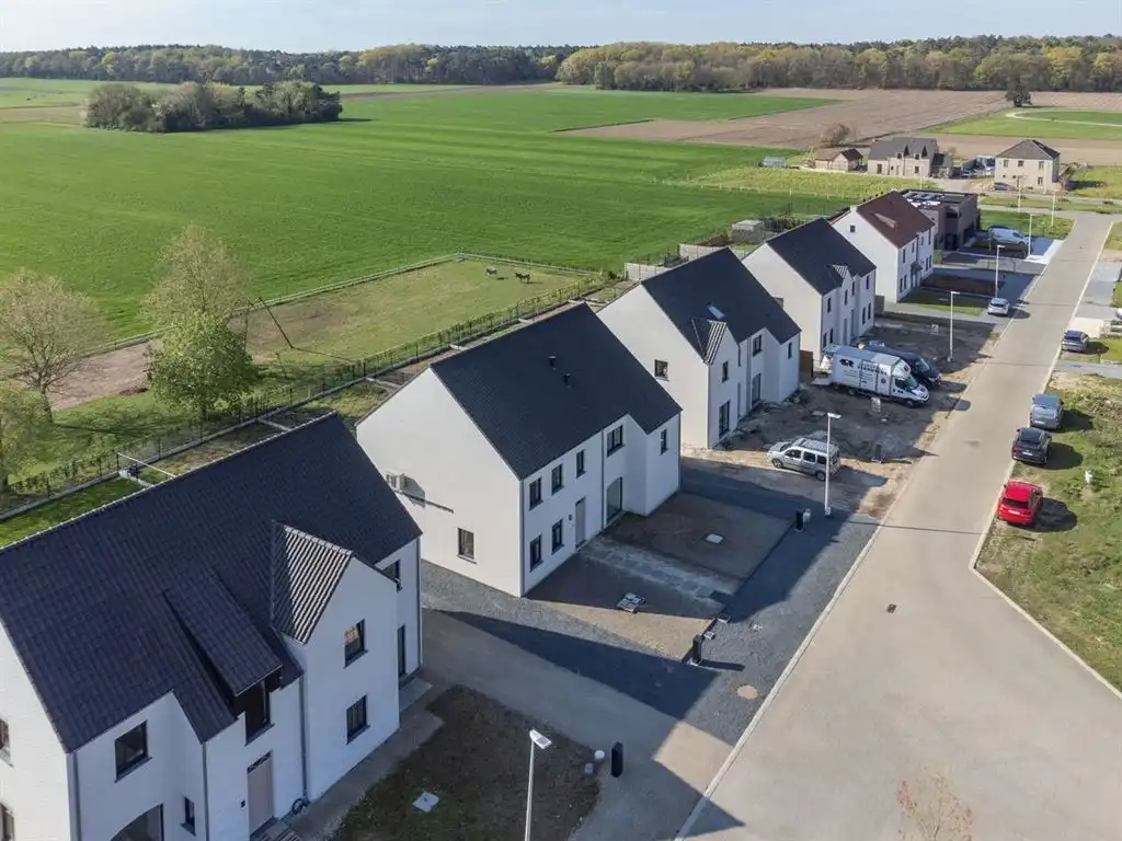 Halfvrijstaande stijlvolle nieuwbouwwoning met landelijke uitstraling foto 39