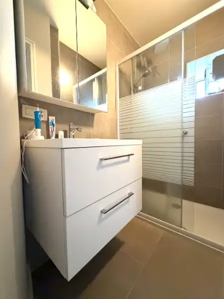 NABIJ UZ GENT, INSTAPKLAAR APPARTEMENT MET 1 SLAAPKAMER foto 11