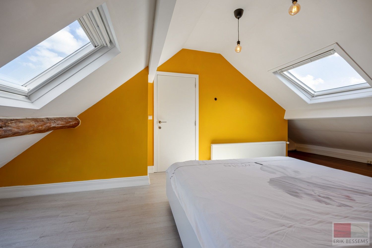 Licht op te frissen woning met drie slaapkamers, gelegen in een gezellige woonomgeving. foto 24