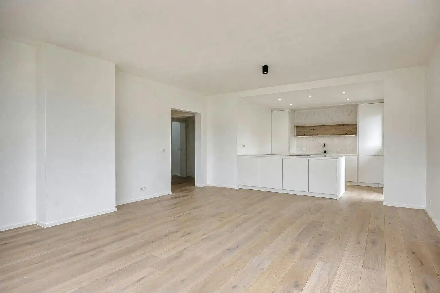 Gerenoveerd 3 slaapkamer appartement te koop in Zeebrugge foto 2