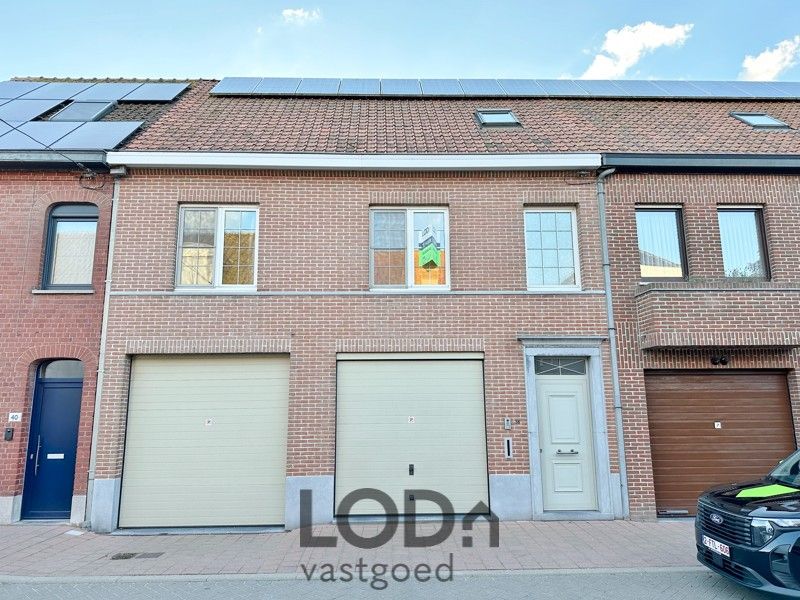 Woning (bel-etagewoning) met inpandige garage en zonnig terras met landelijke vergezichten (!) foto {{pictureIndex}}