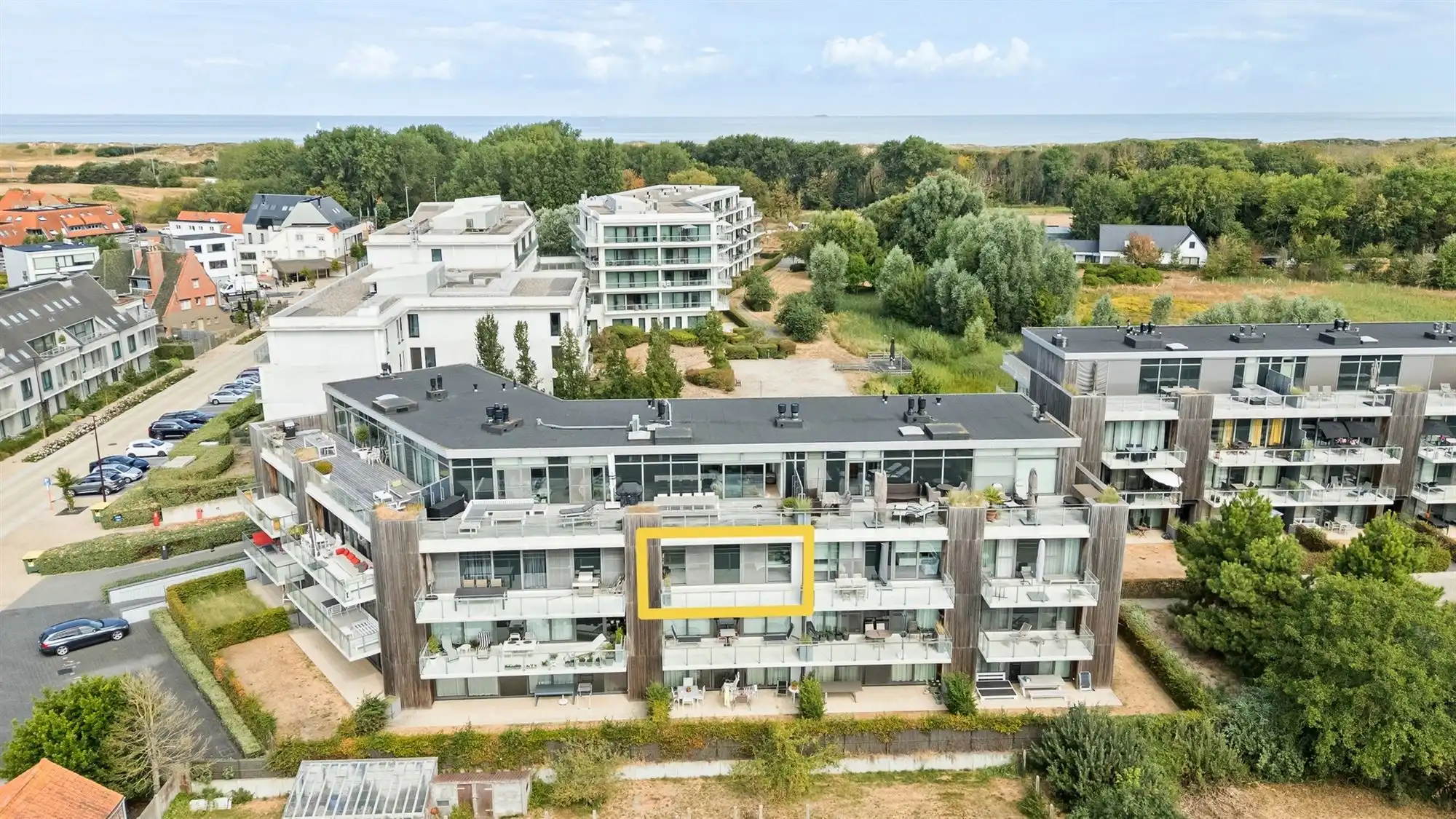 LICHTRIJK APPARTEMENT MET TWEE TERRASSEN foto 27