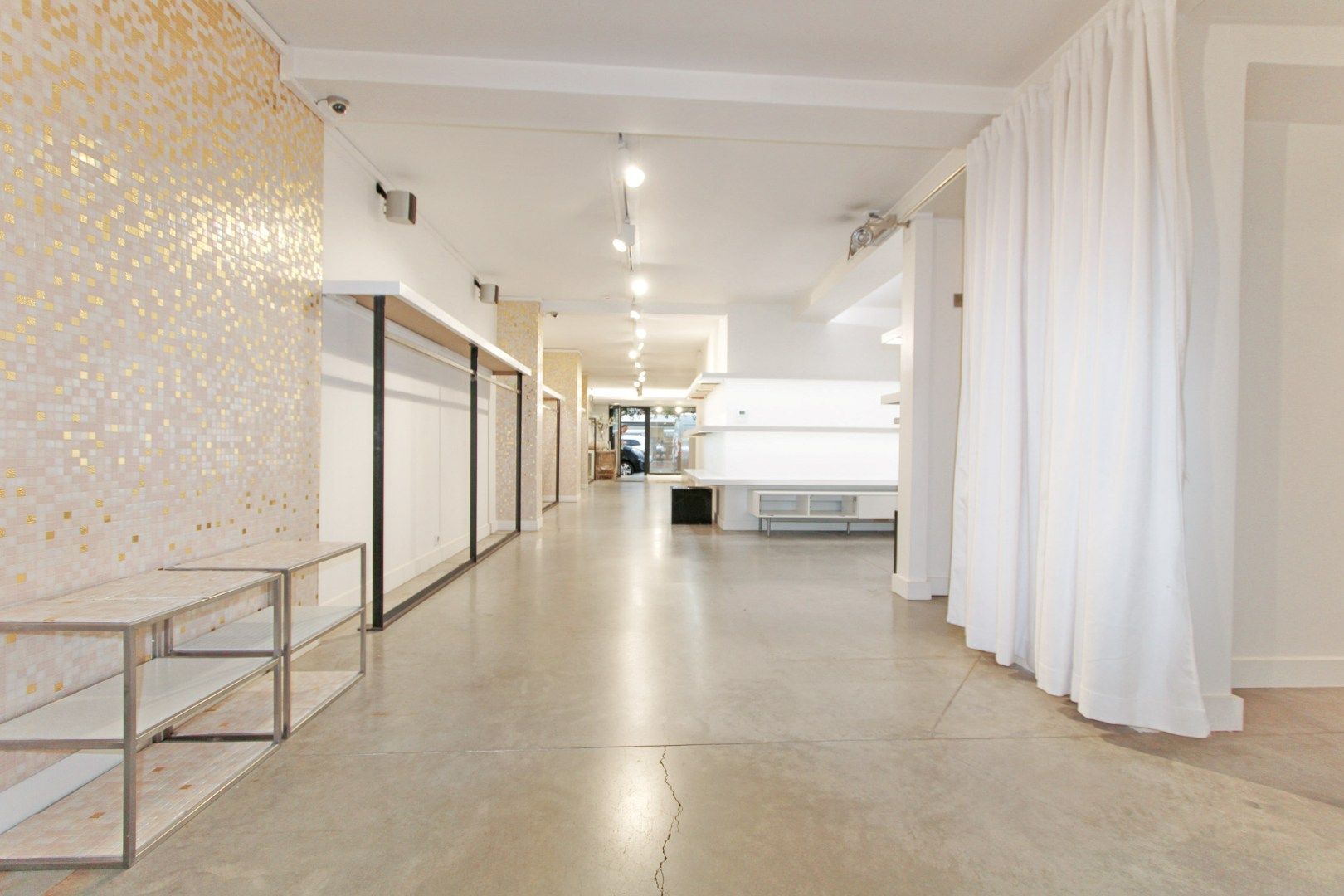 Instapklare kledingwinkel te huur Dumortierlaan 86 foto 7