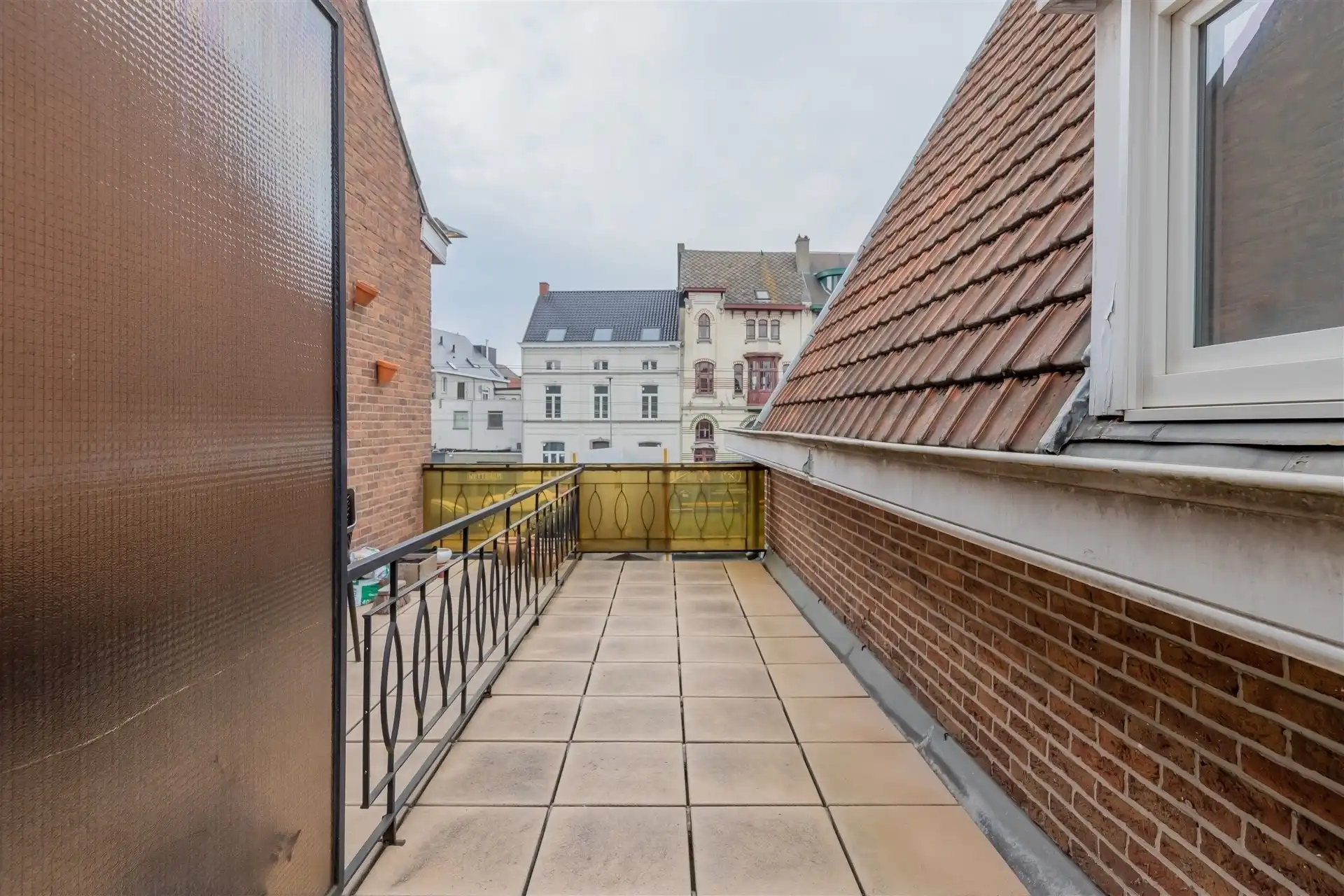 Gunstig gelegen opgeknapt appartement met terras.  foto 17