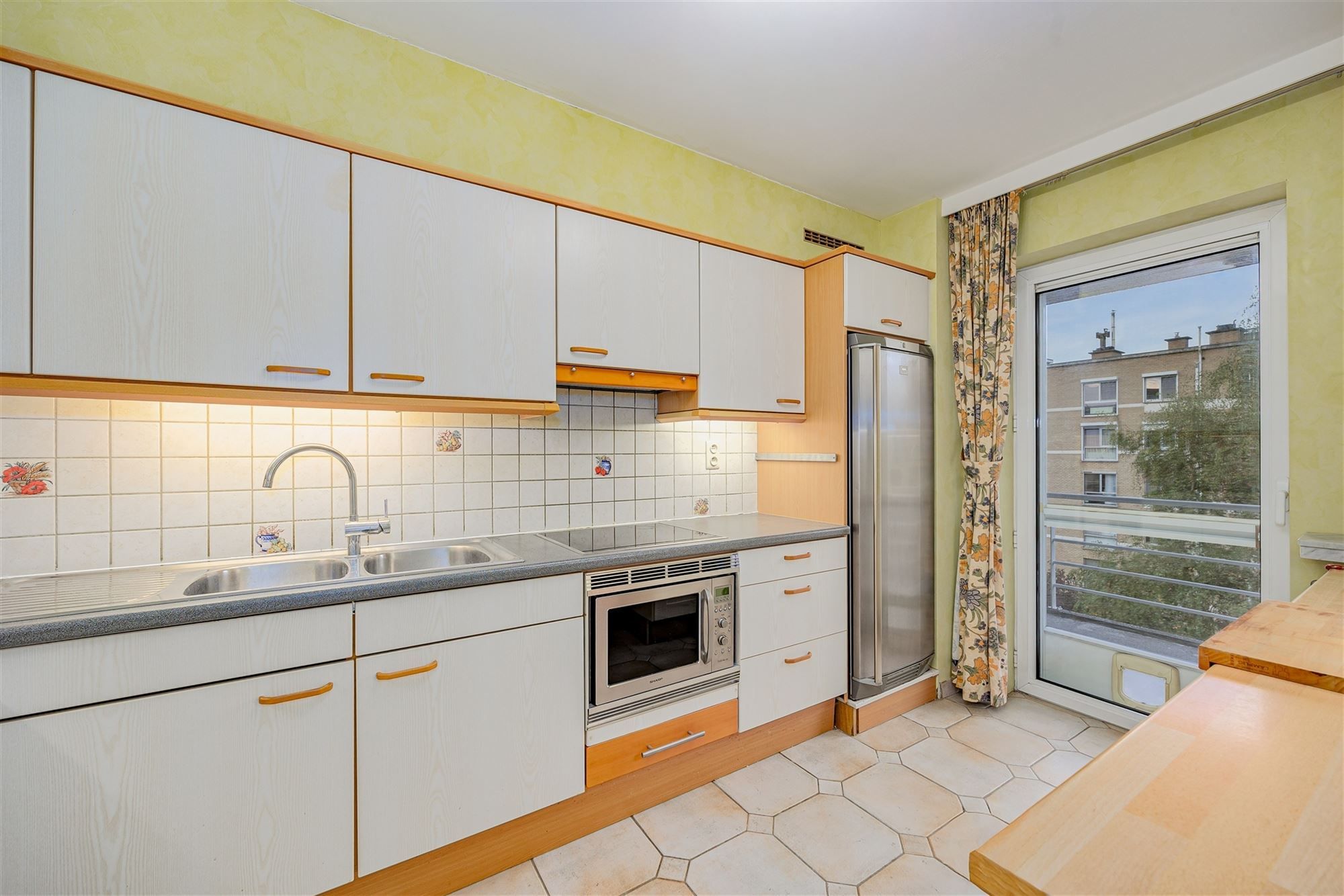 Ruim 2 slpk appartement, terras en P te Hoboken foto 6