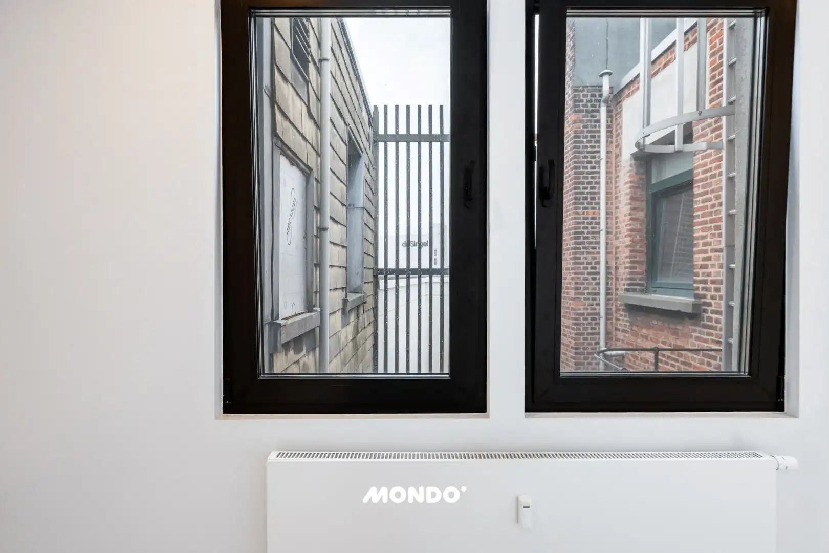Exclusief  wonen boven de stad: eindeloos panorama en strak design. foto 12