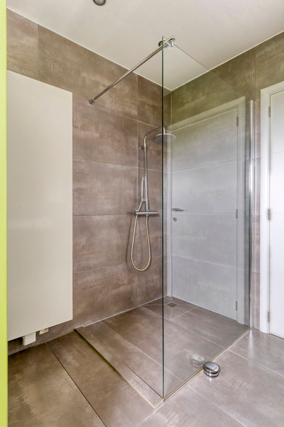 Volledig gerenoveerde woning foto 16
