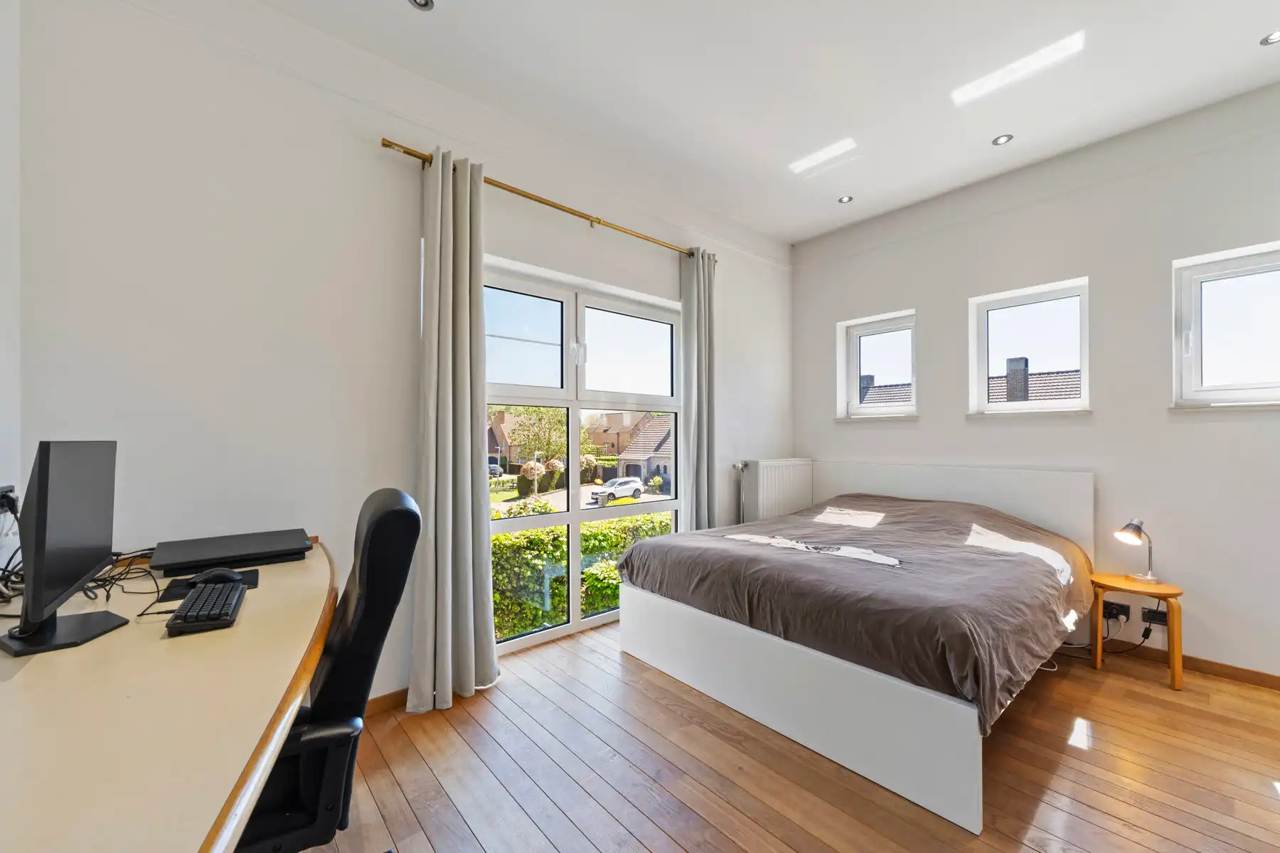 MODERNE VILLA MET 5 SLAAPKAMERS EN ONDERHOUDSVRIENDELIJKE TUIN foto 37