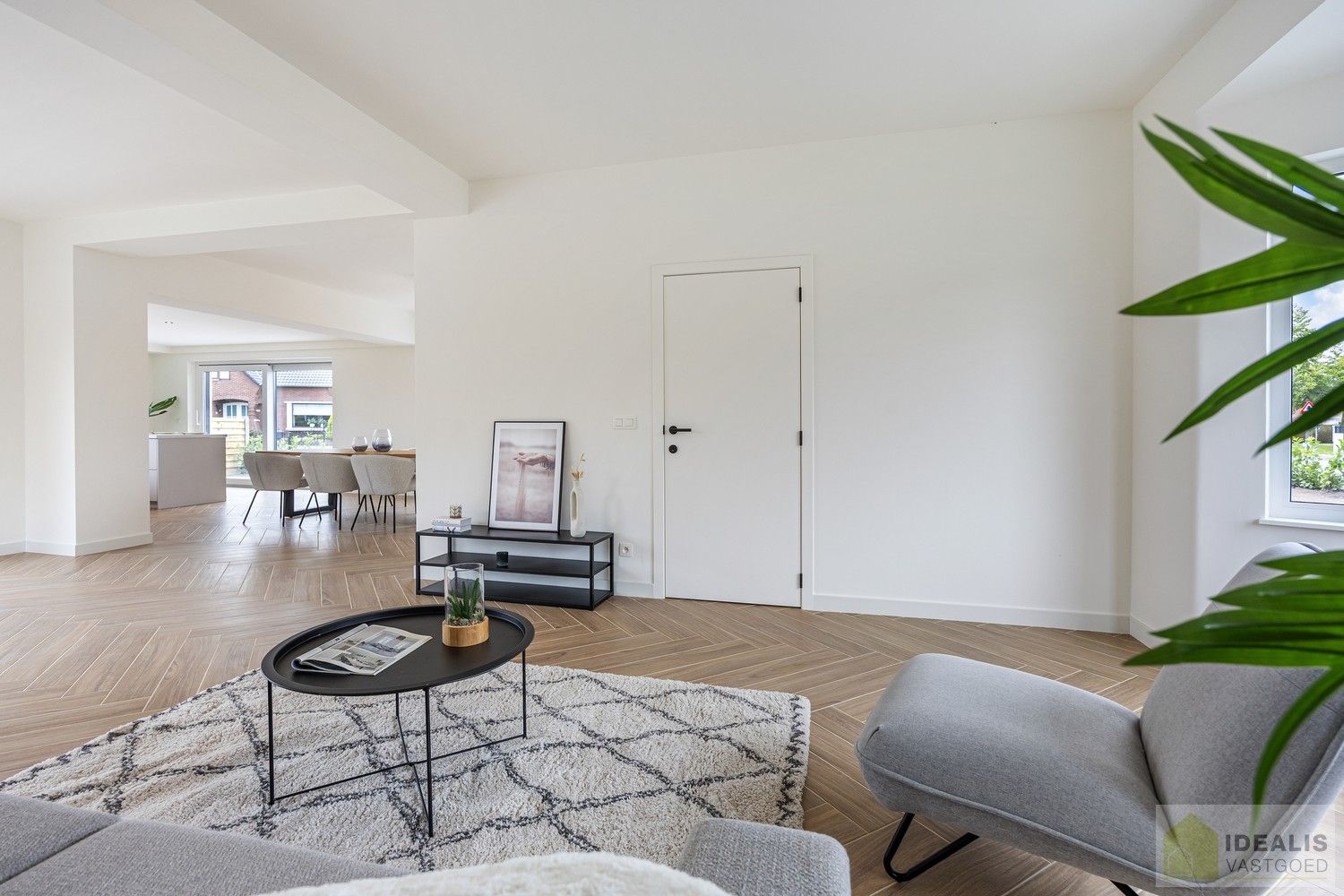 IDEALIS VASTGOED – Schitterend volledig vernieuwde woning met een heerlijke open leefruimte, luxe keuken, 3 ruime slaapkamers, een ruime luxueuze badkamer én een ruime wasplaats! Dit heerlijke huis bevindt zich op een volledig nieuw aangelegd perceel van 7a 88ca vlakbij het centrum van Hamont-Achel, op slechts enkele minuten van de Nederlandse grens - EEN MUST VISIT! - foto 7