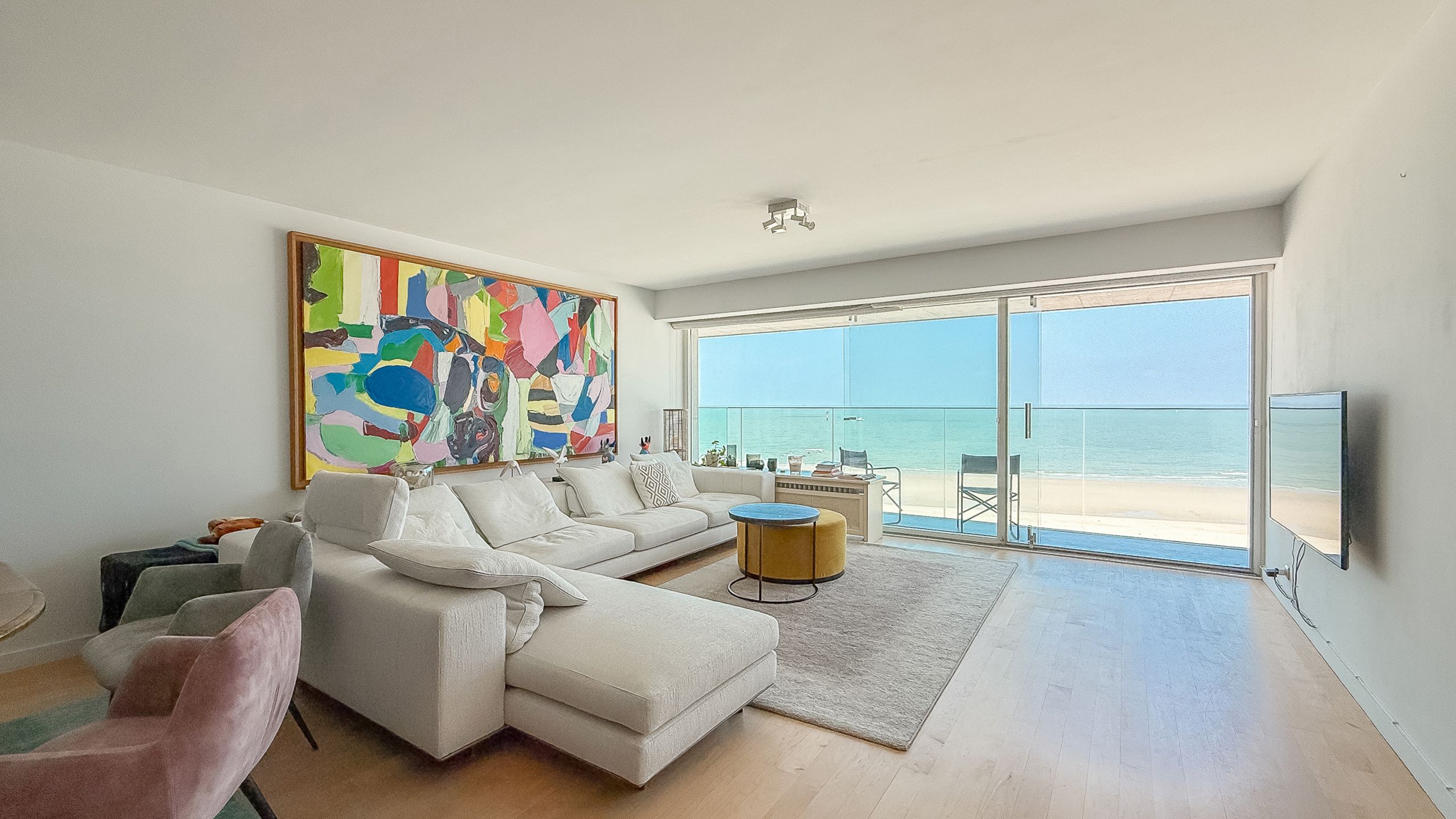 Appartement met frontaal zeezicht op de Zeedijk in het Zoute foto 4