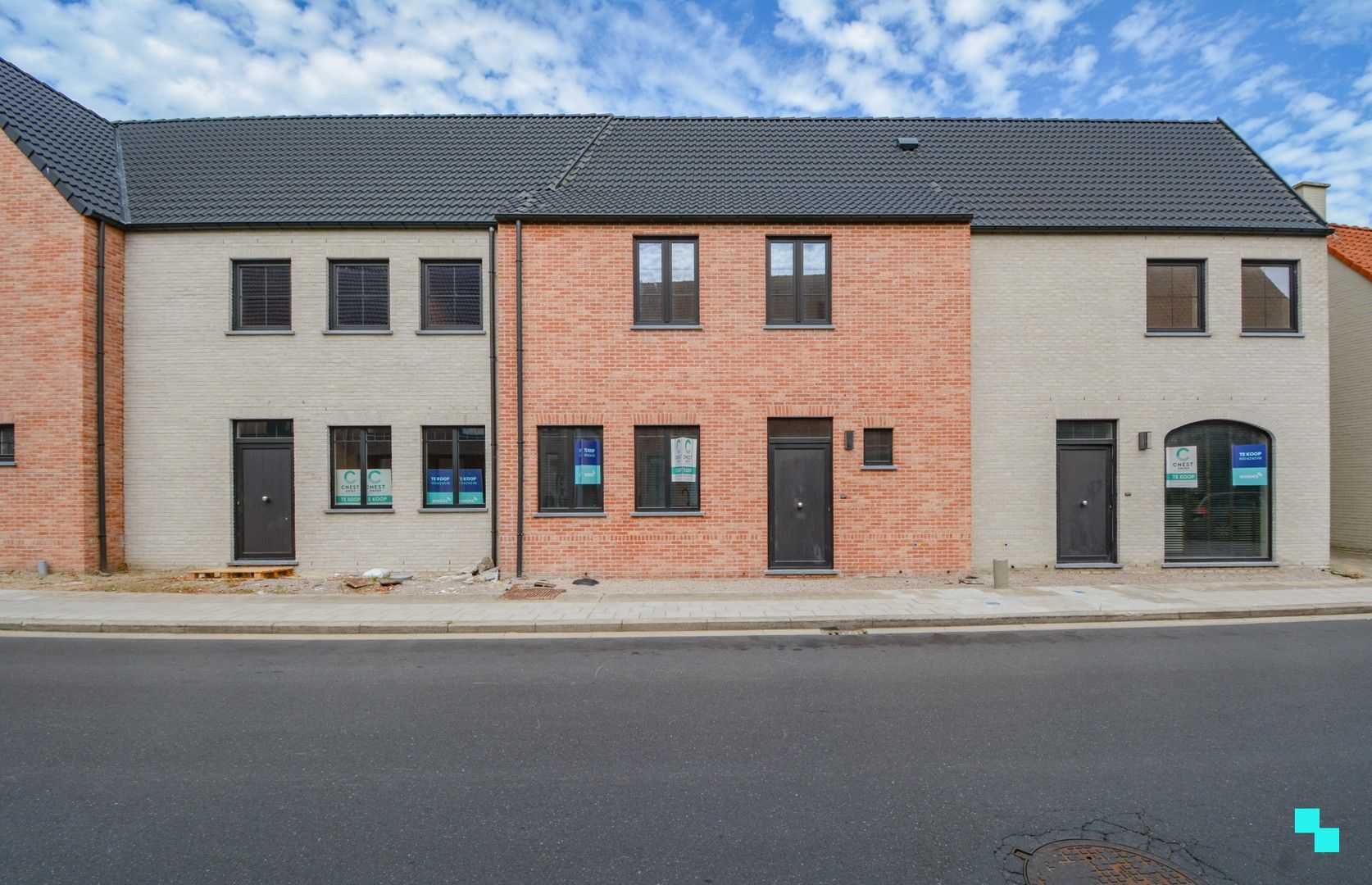 Verrassend ruime nieuwbouwwoning in centrum Aartrijke foto {{pictureIndex}}