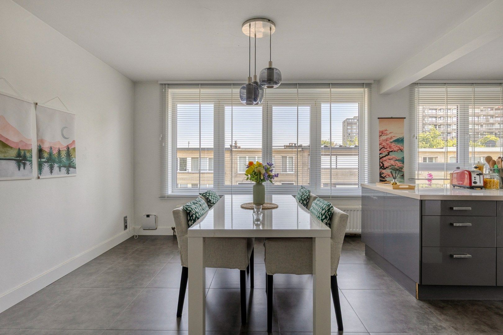 Instapklaar appartement met terras en garage in rustige woonwijk foto 4