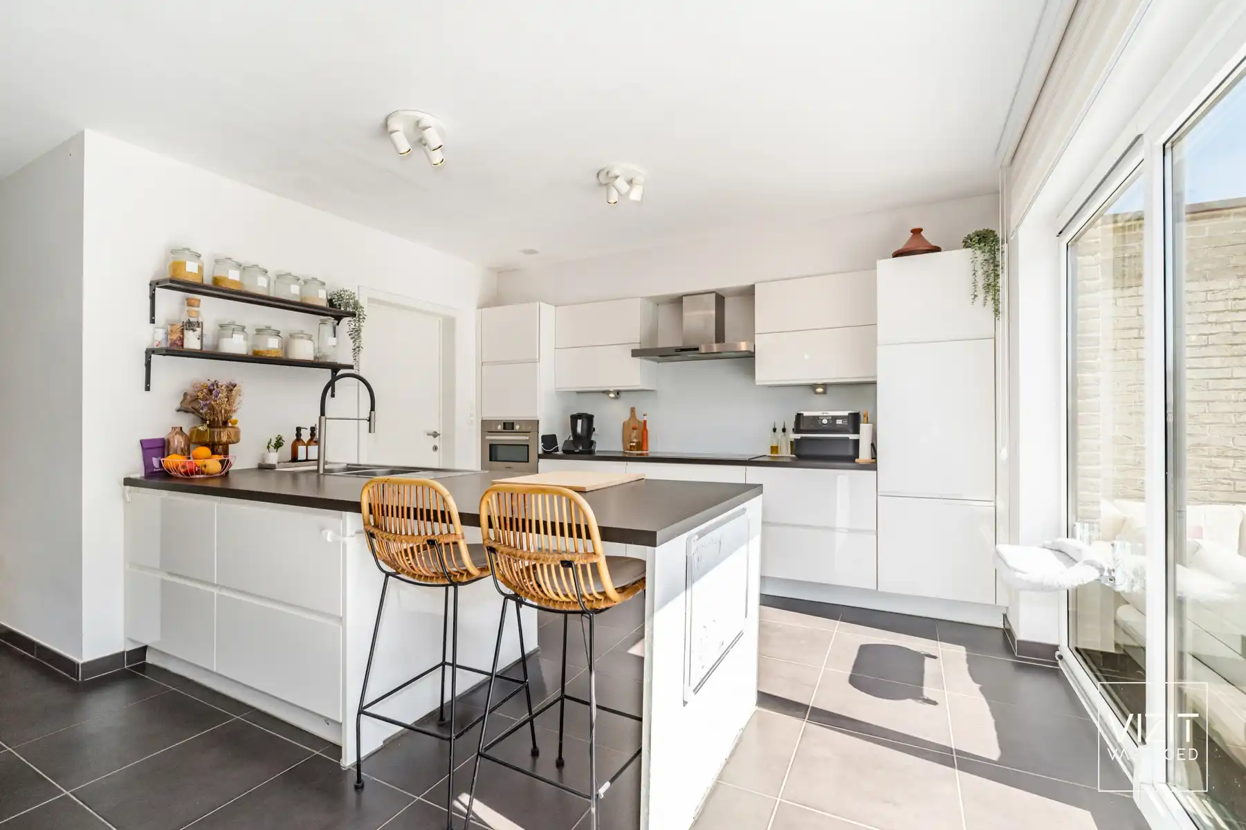Rustig gelegen recente gezinswoning met 3 slaapkamers foto 4
