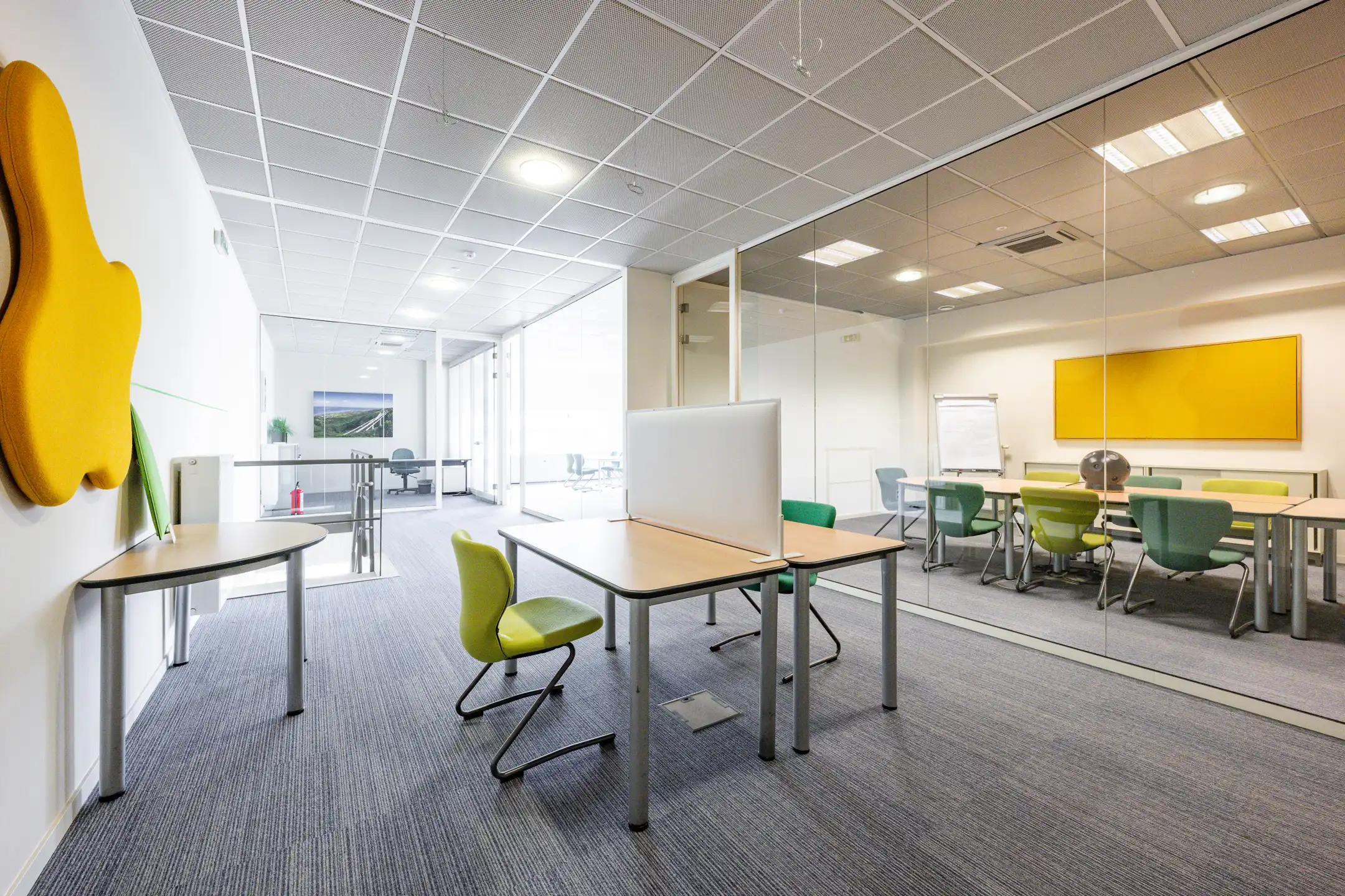 TE HUUR Magazijn + kantoor foto 12