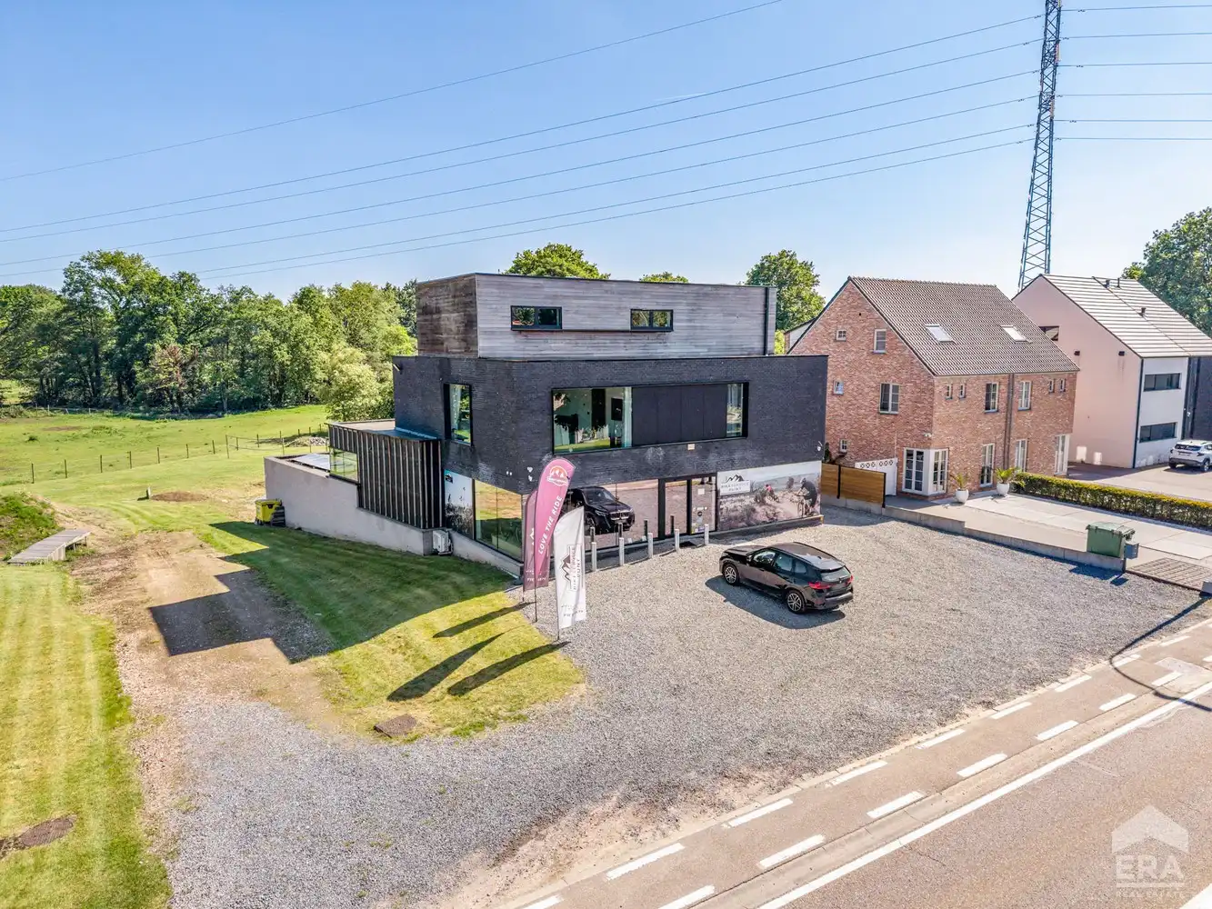 kantoor/praktijk met woonst foto {{pictureIndex}}