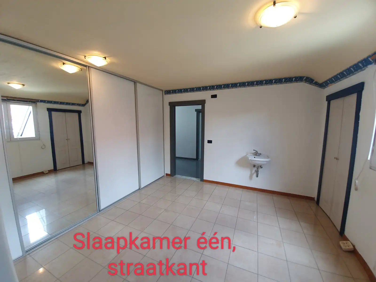 Ruim duplex appartement 130m²  met terras, inpandige garage en kelder in Geraardsbergen centrum. foto 5