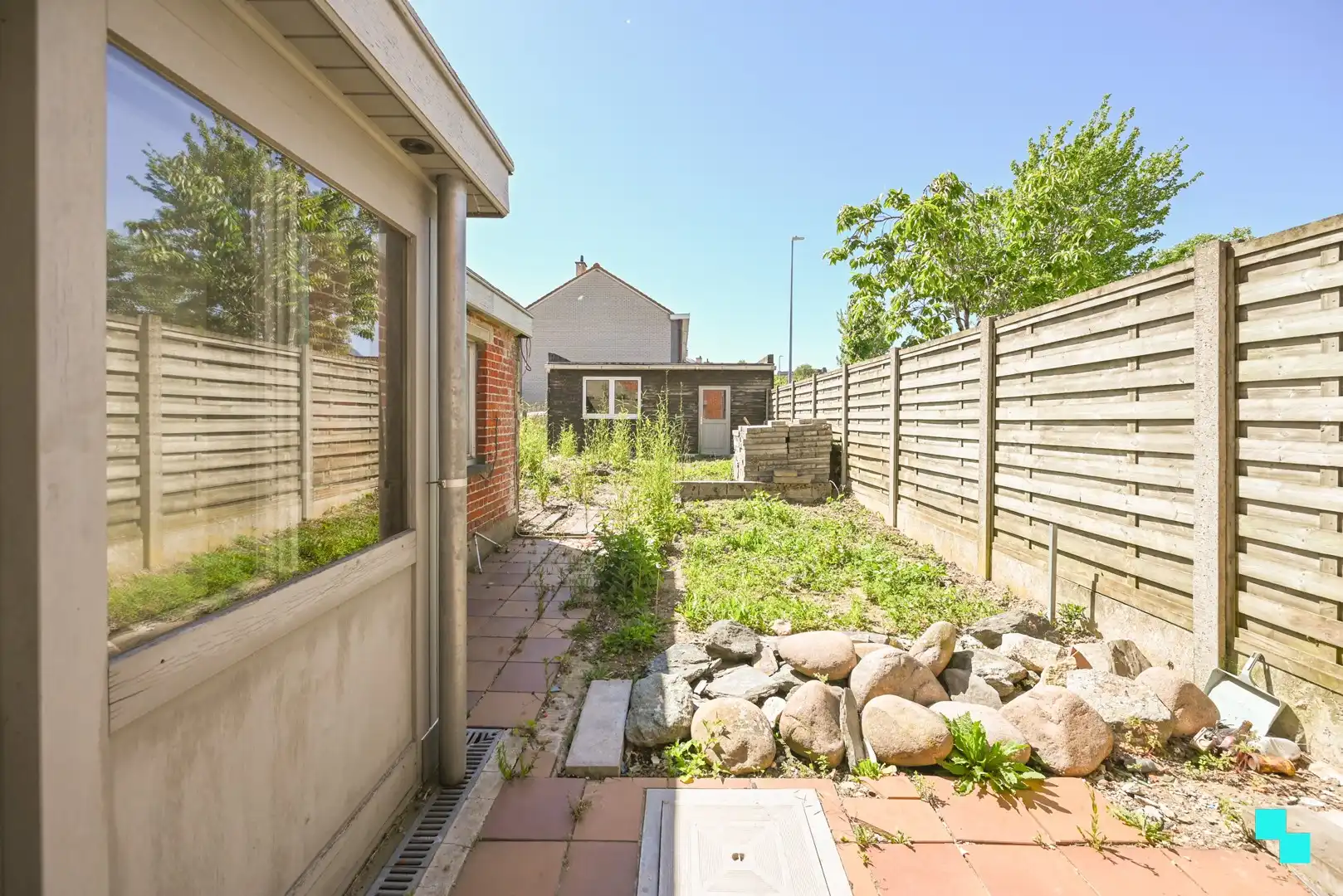 Te renoveren halfopen bebouwing met garage foto 16