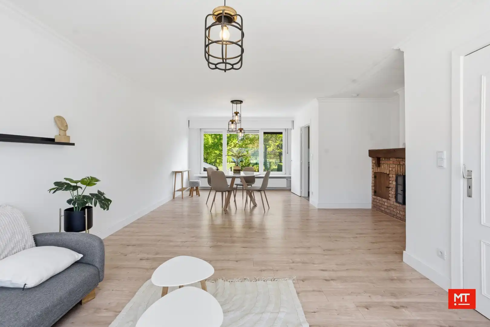 Instapklare, energiezuinige woning met 3 slaapkamers, tuin en garage te koop in een rustige wijk te Zonnebeke foto {{pictureIndex}}