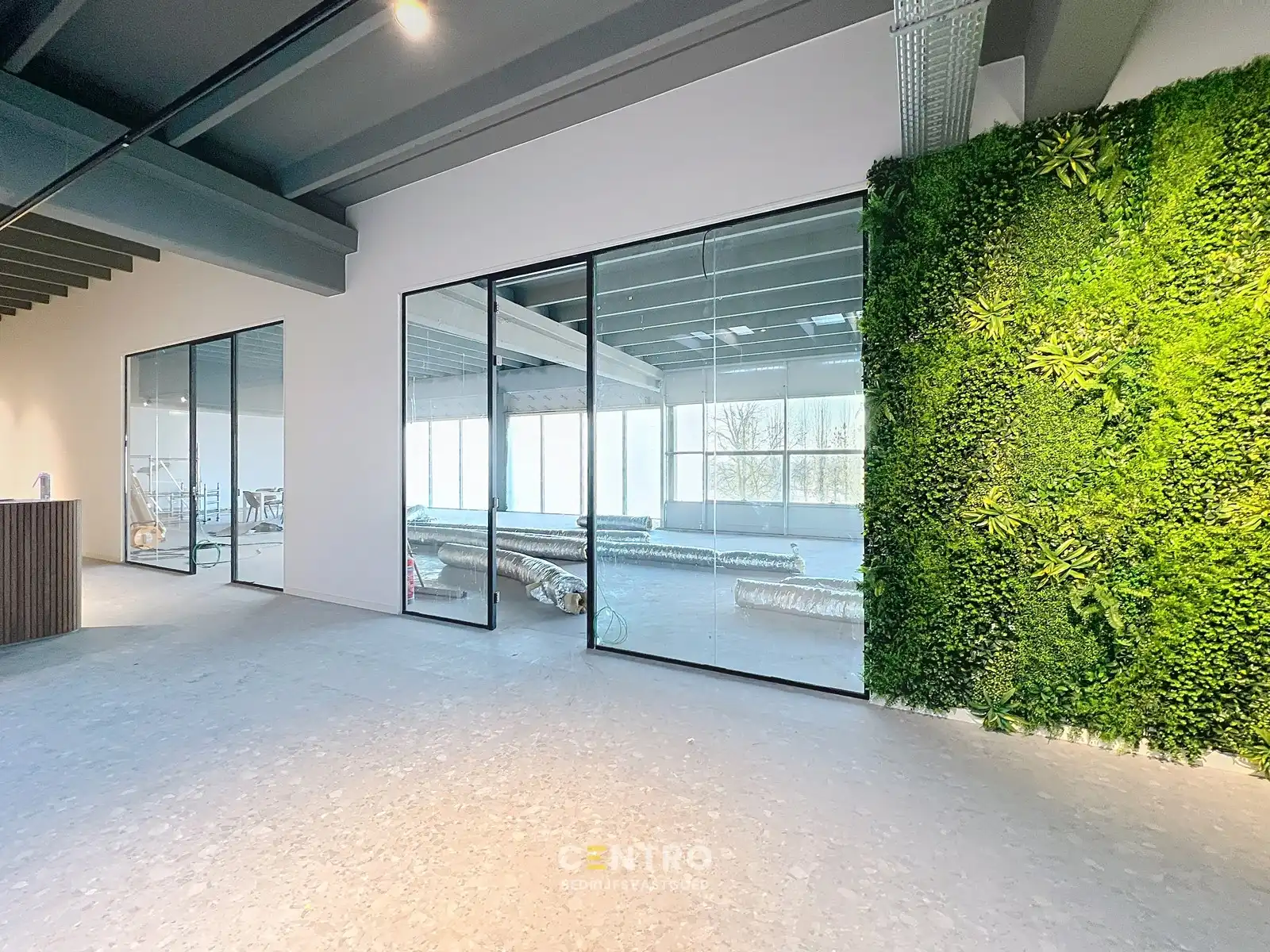 Energiezuinige, vernieuwde SERVICED kantoorruimte met mogelijkheid om een MAGAZIJN (215m²) bij te huren op Ieper Business Park! foto 10