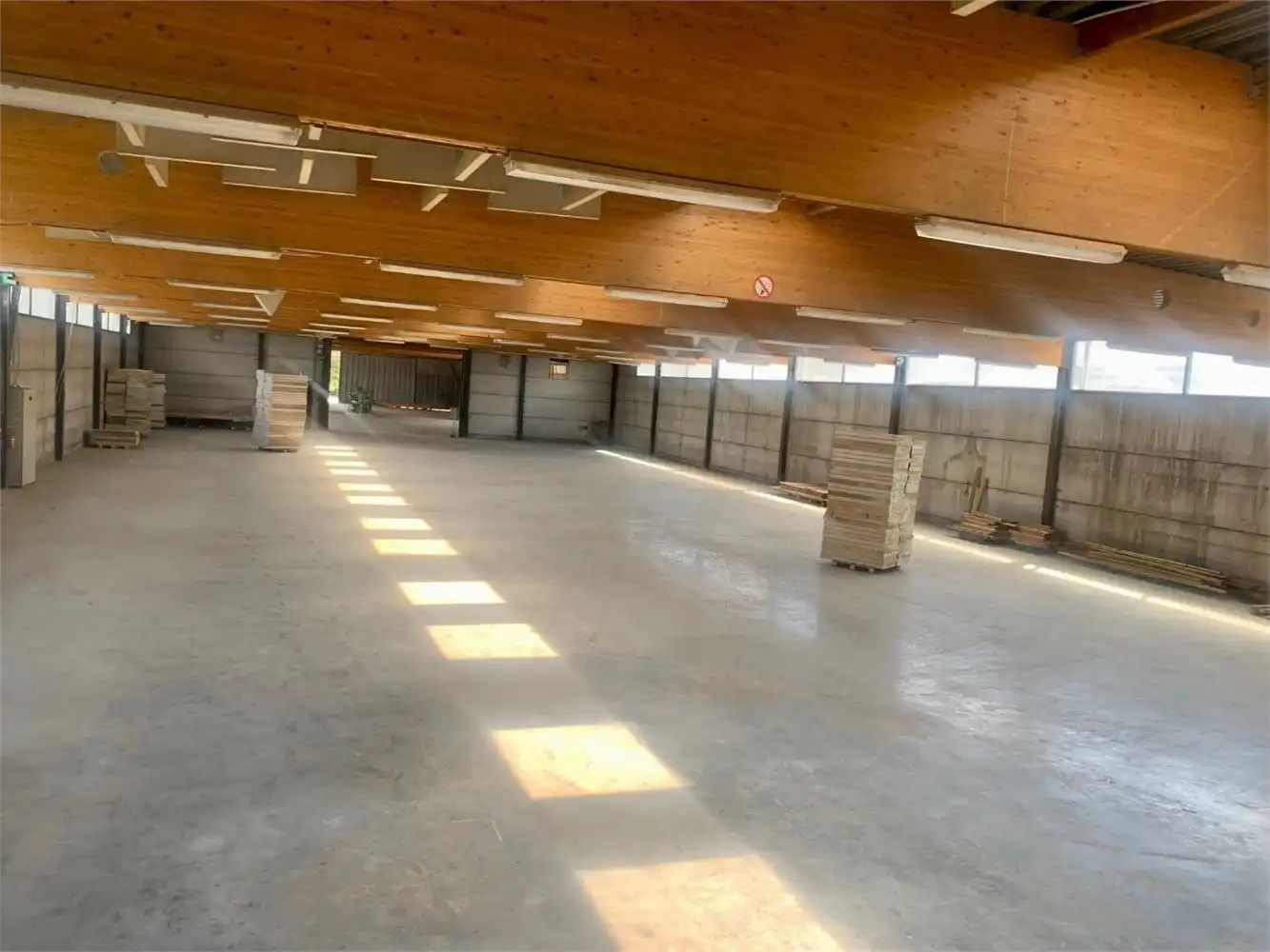 UNIEK BEDRIJFSGEBOUW MET OPTIONELE SHOWROOM INDUSTRIEZONE NOORD II foto 10