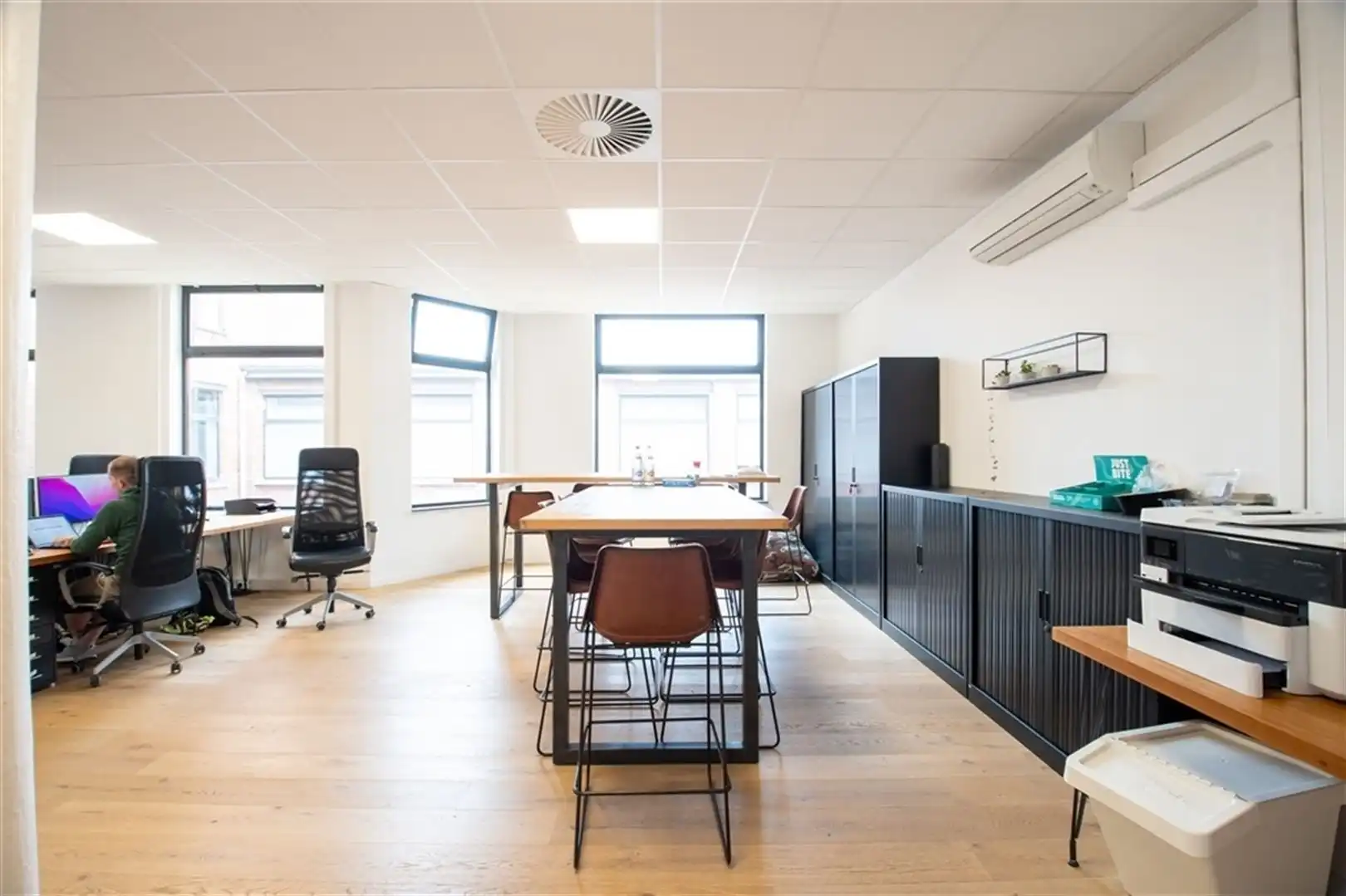 Rustig gelegen loftkantoren nabij Dampoort Station van 210 m² foto 10