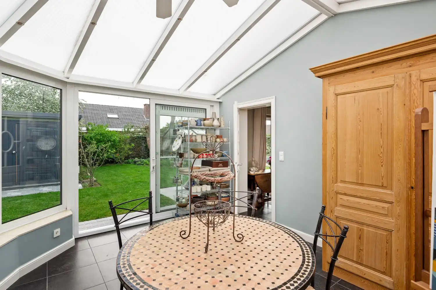 Instapklare laagbouwwoning met zonnige tuin in rustige straat te Hoevenen foto 11