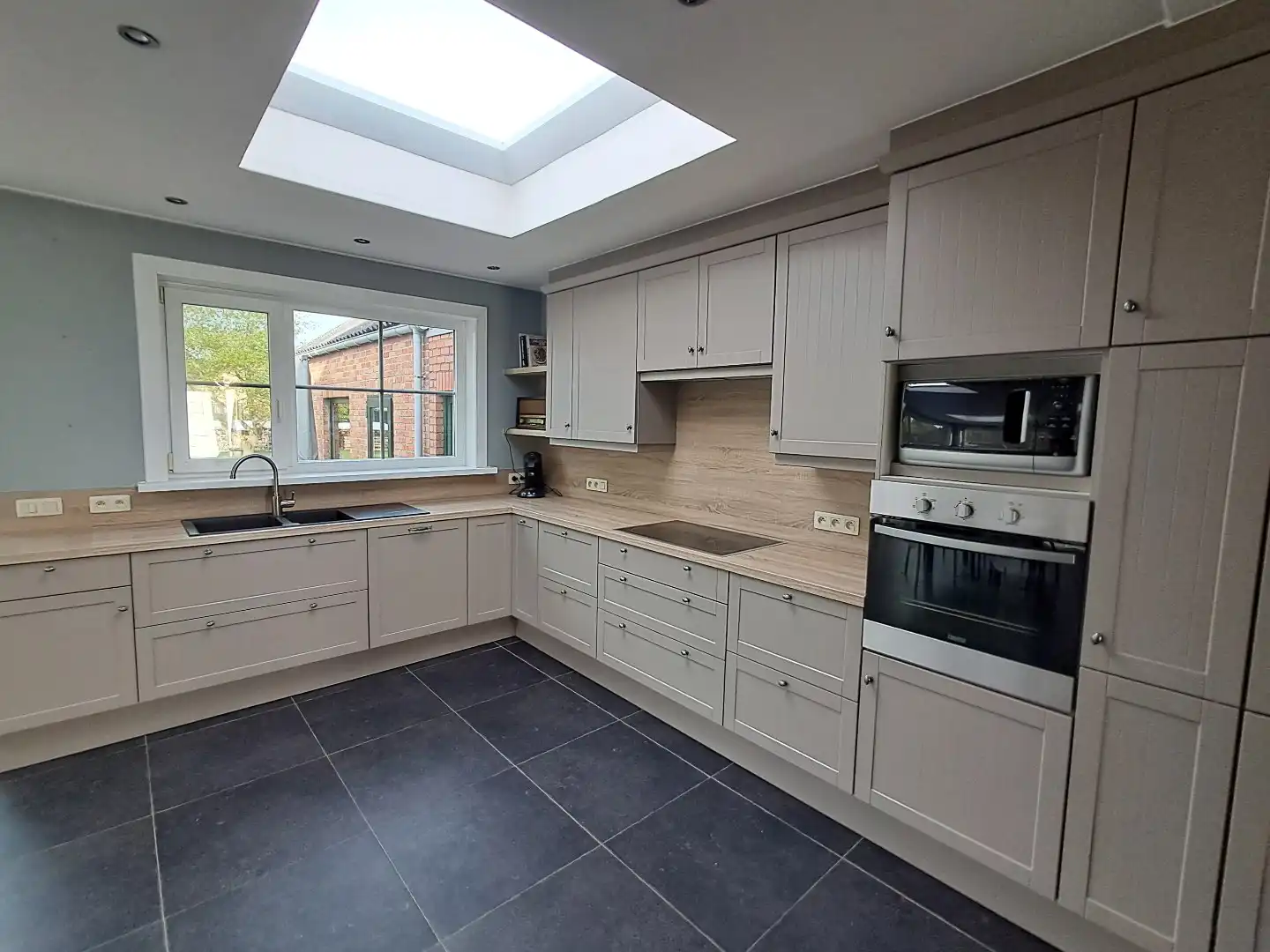 Woning in Sijsele met ruime tuin en grote garage! foto 3