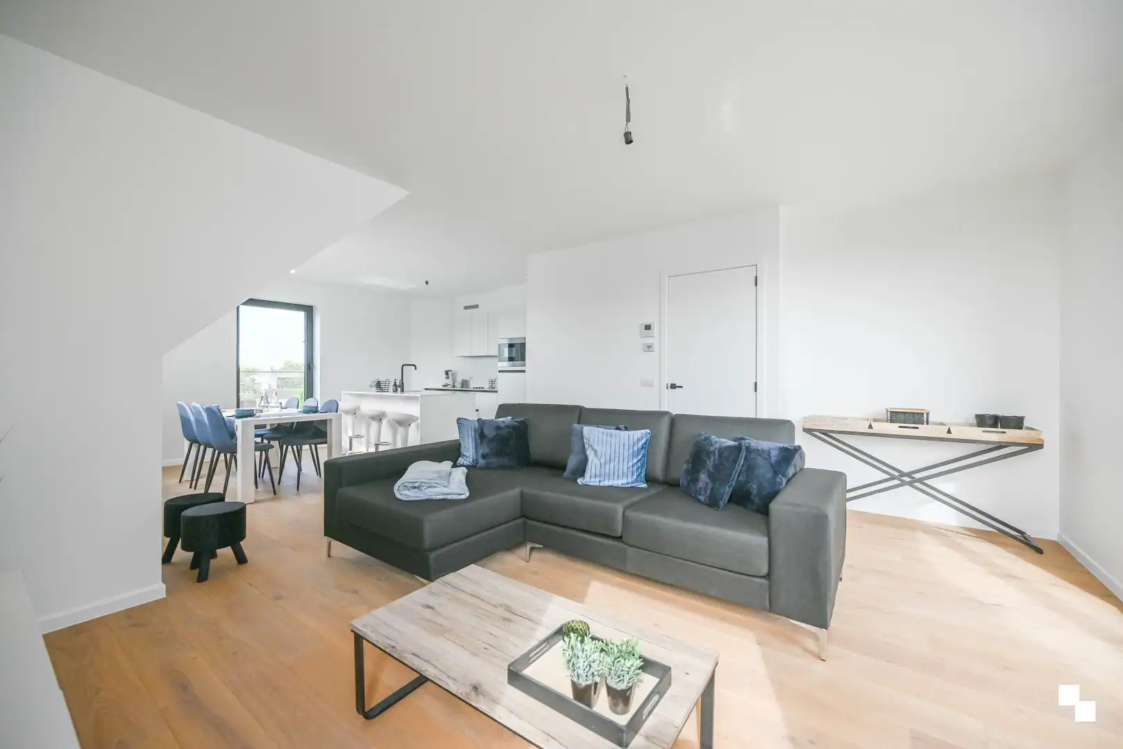 Energiezuinig tweeslaapkamerappartement met terras in Beveren-Leie! foto 3