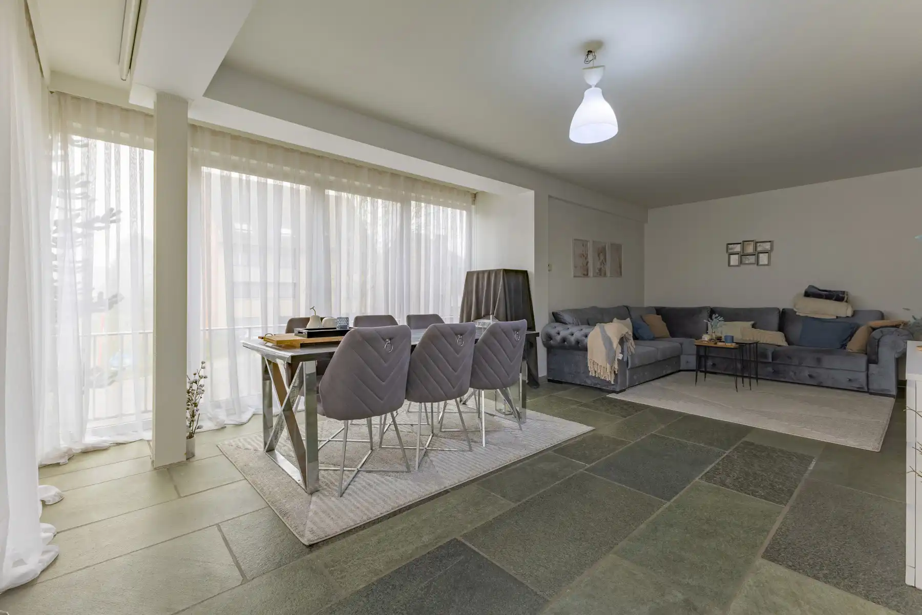 Opbrengsteigendom met 4 wooneenheden en 2 garages foto 6