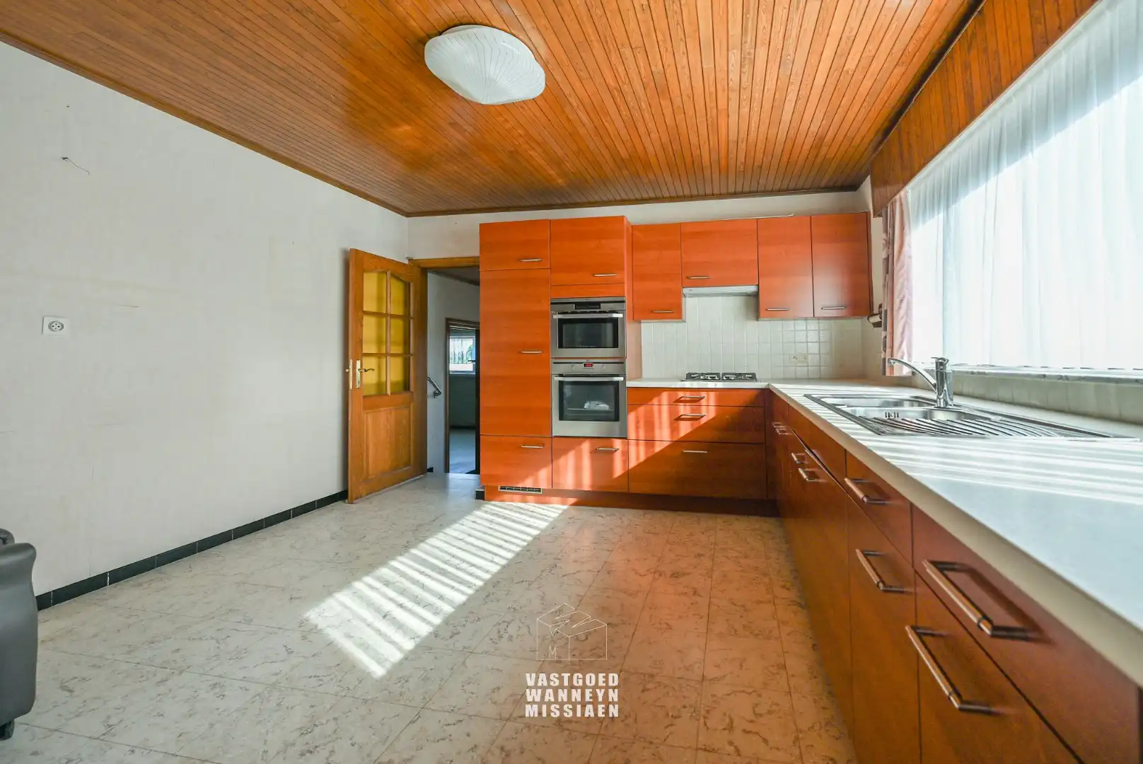 Te renoveren gelijkvloerse woning met  3slpk, garage, tuin op 1290m2 foto 10