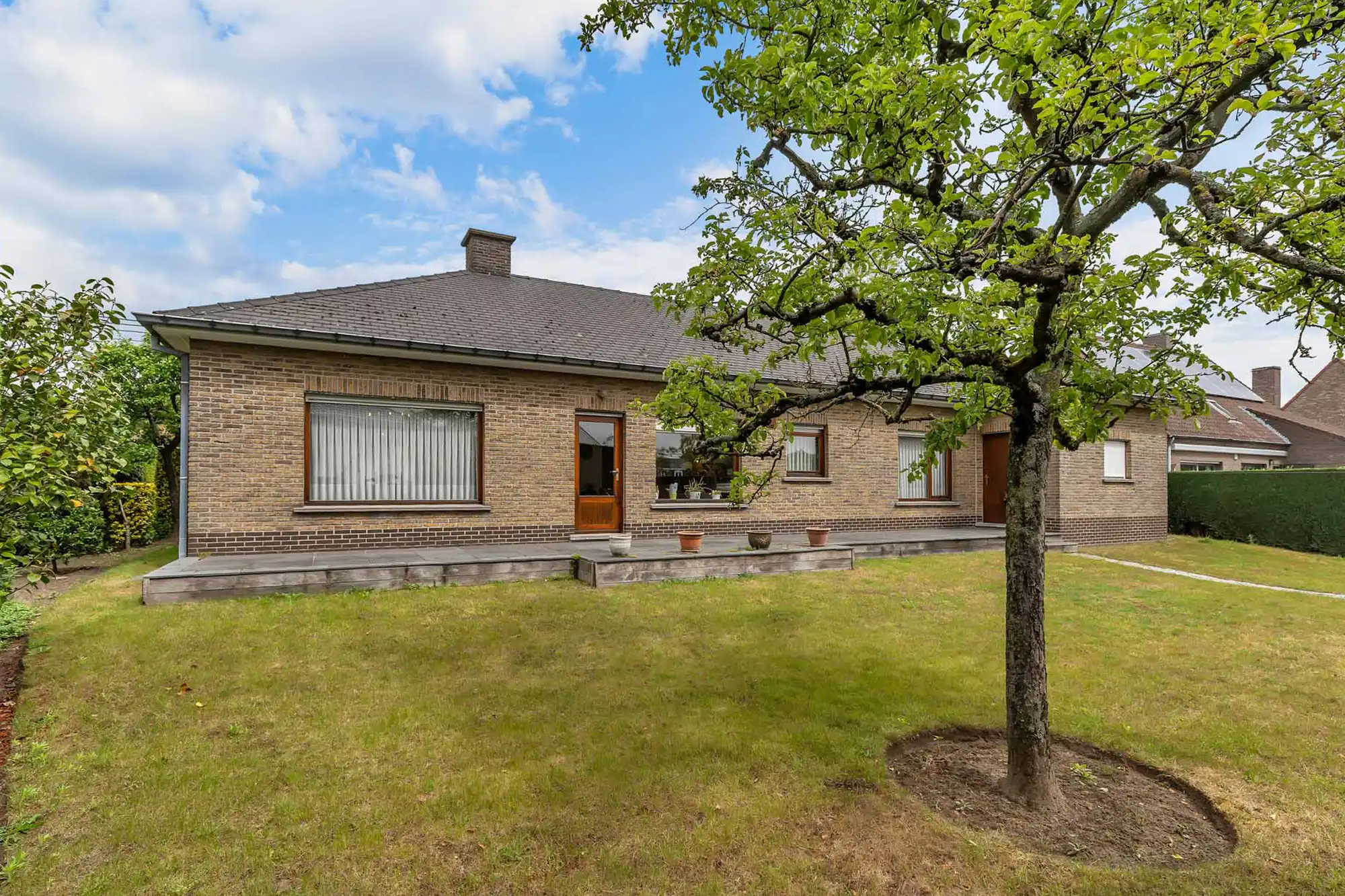 Hoofdfoto van de publicatie: Statige bungalow met tal van mogelijkheden op topligging