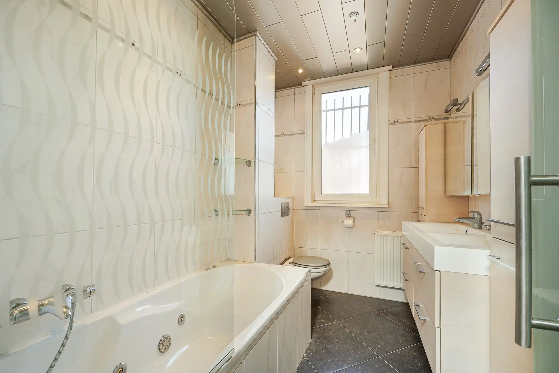 Woning met veel potentieel in rustige straat in Deurne-Oost foto 16