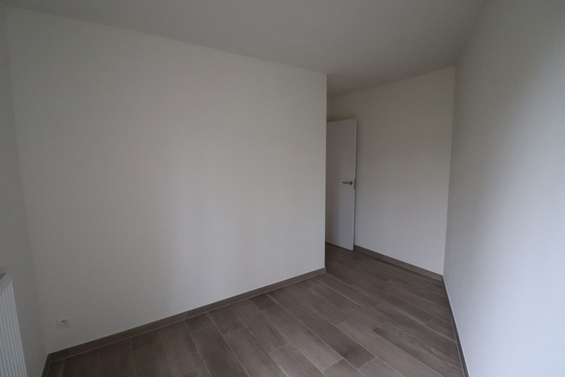 Prachtig appartement (2 slaapkamers met apart bureel) van 103m² op het gelijkvloers rechts met tuin en ondergrondse parkeerplaats. foto 14