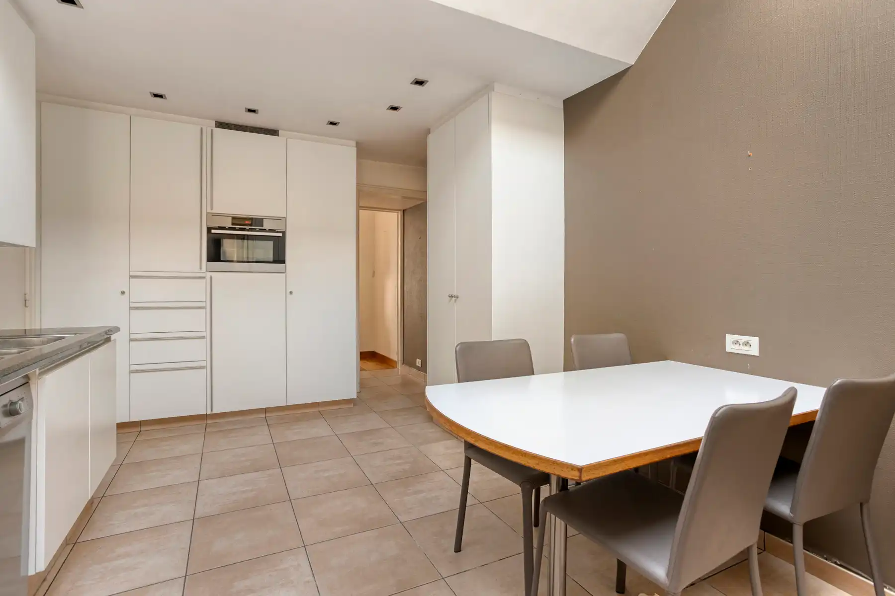 Ruime halfopen bebouwing met 4 slaapkamers! foto 13