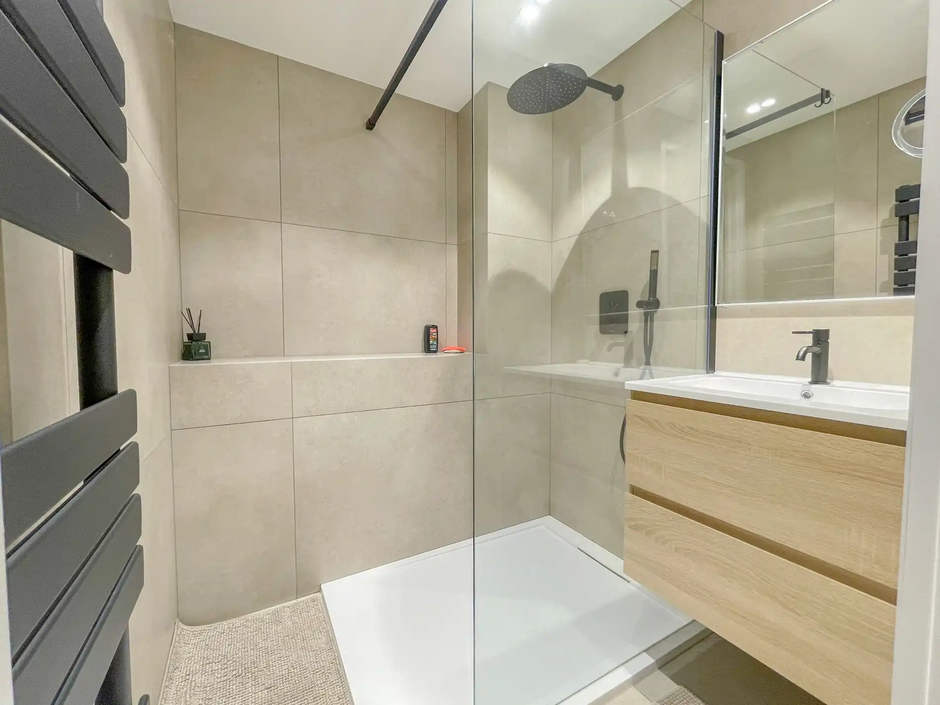 Stijlvol gerenoveerd appartement gelegen op een boogscheut van de zee. foto 13