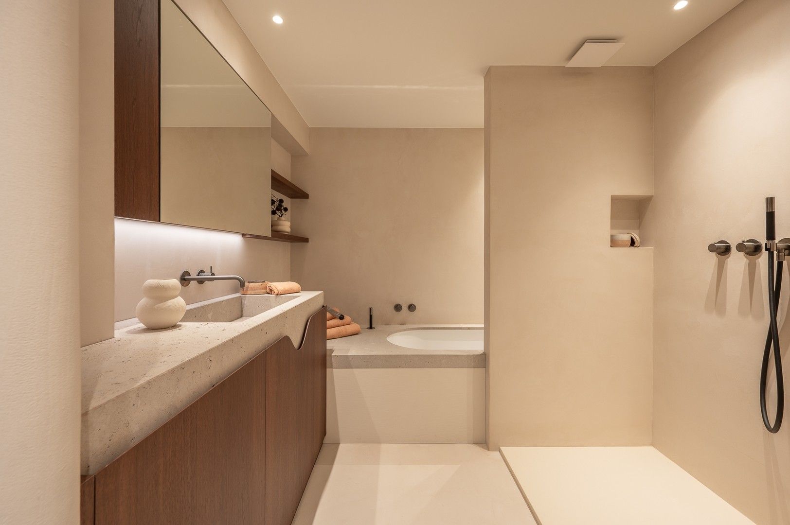 Fantastisch appartement met adembenemend zeezicht ideaal gelegen op de zeedijk in het Zoute. foto 13