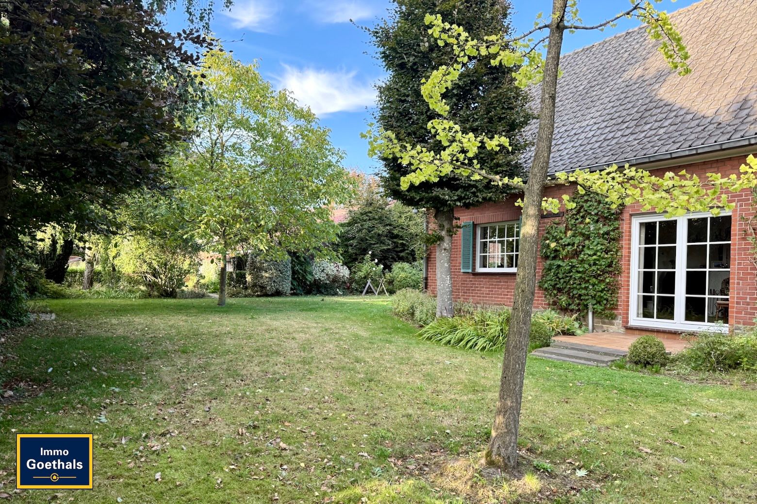 Charmante goed onderhouden villa met loods / magazijn van 656m²   foto 4