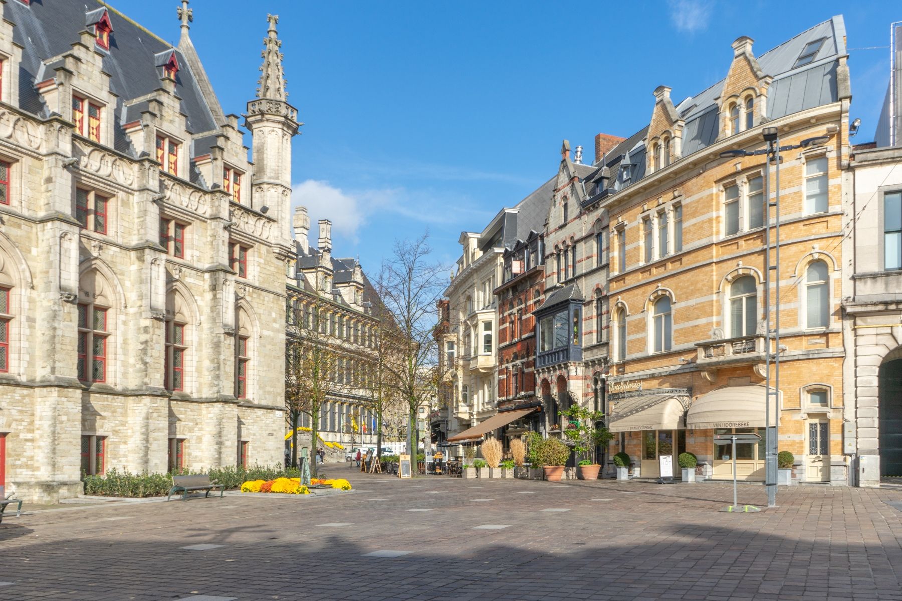 Uniek gelegen gerenoveerd appartement in hartje Gent op het Sint-Baafsplein foto 30