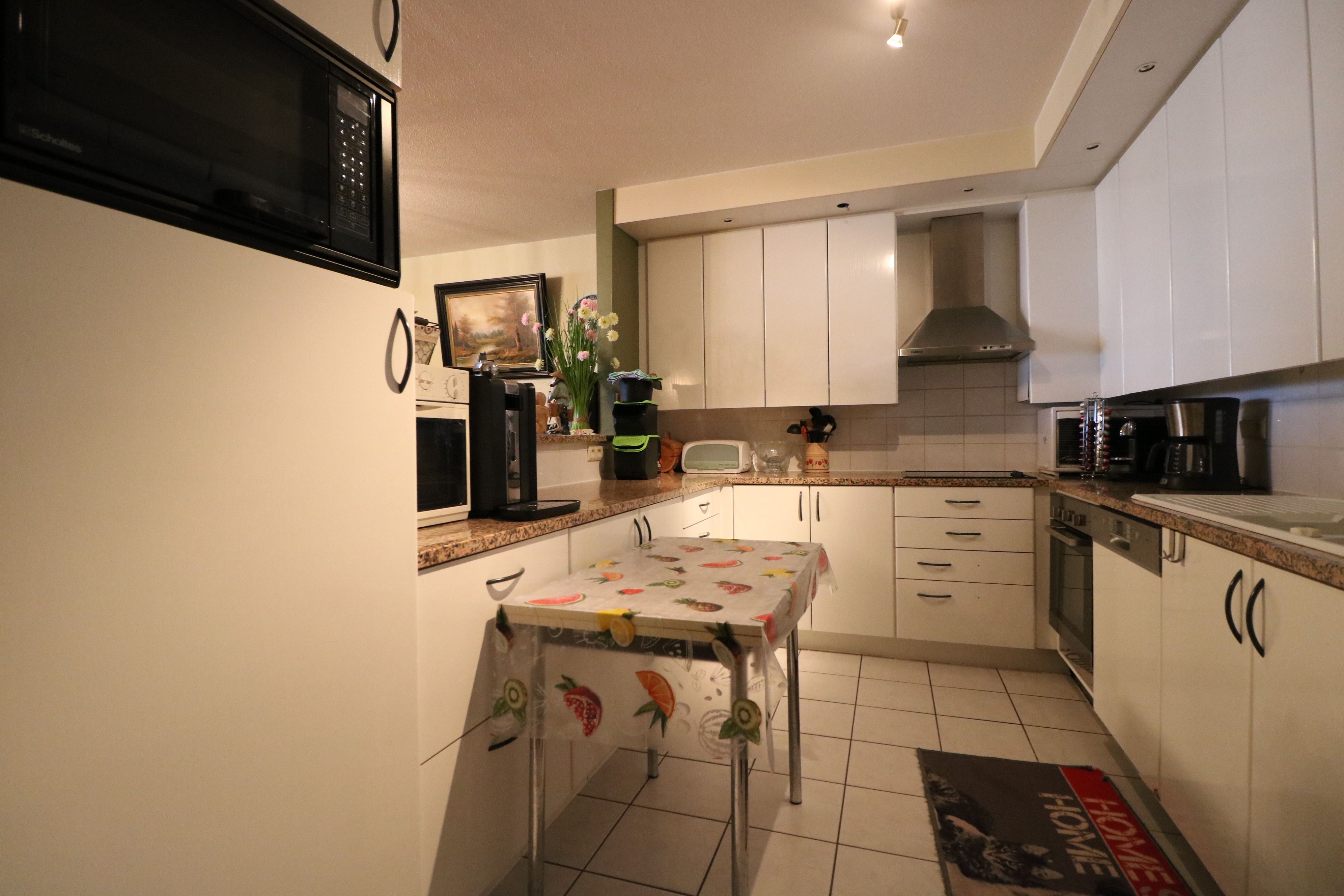 Zeer ruim (115 m²) 2-slaapkamerappartement met 2 badkamers en frontaal zeezicht. foto 4