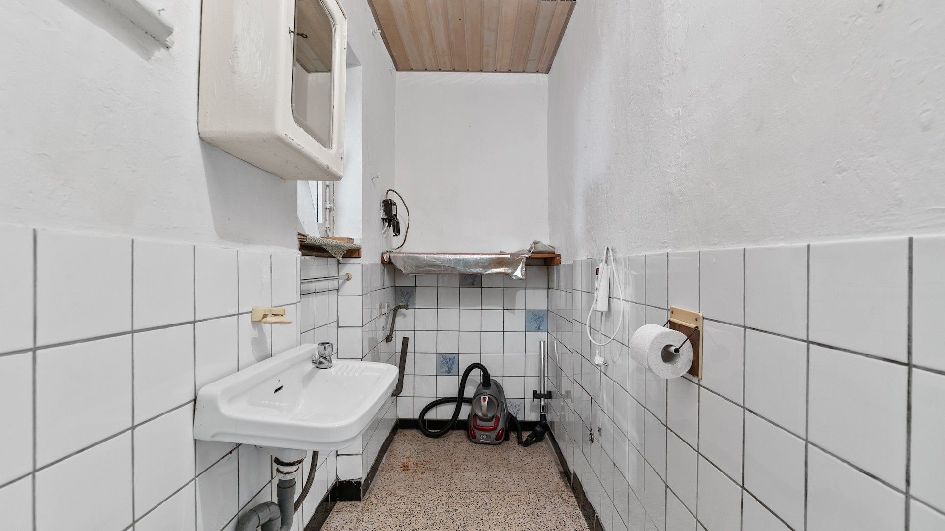 Te renoveren woning met 4 slpk's op een perceel van 3a 20 ca foto 7