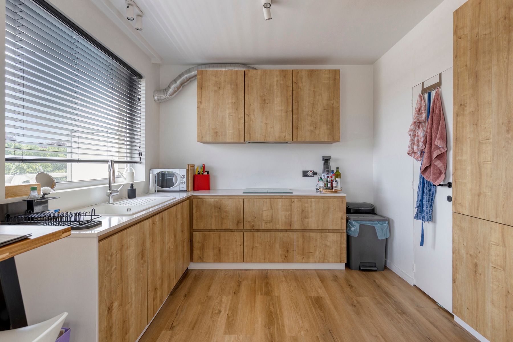 Centraal gelegen gerenoveerd appartement | Station Brugge foto 12