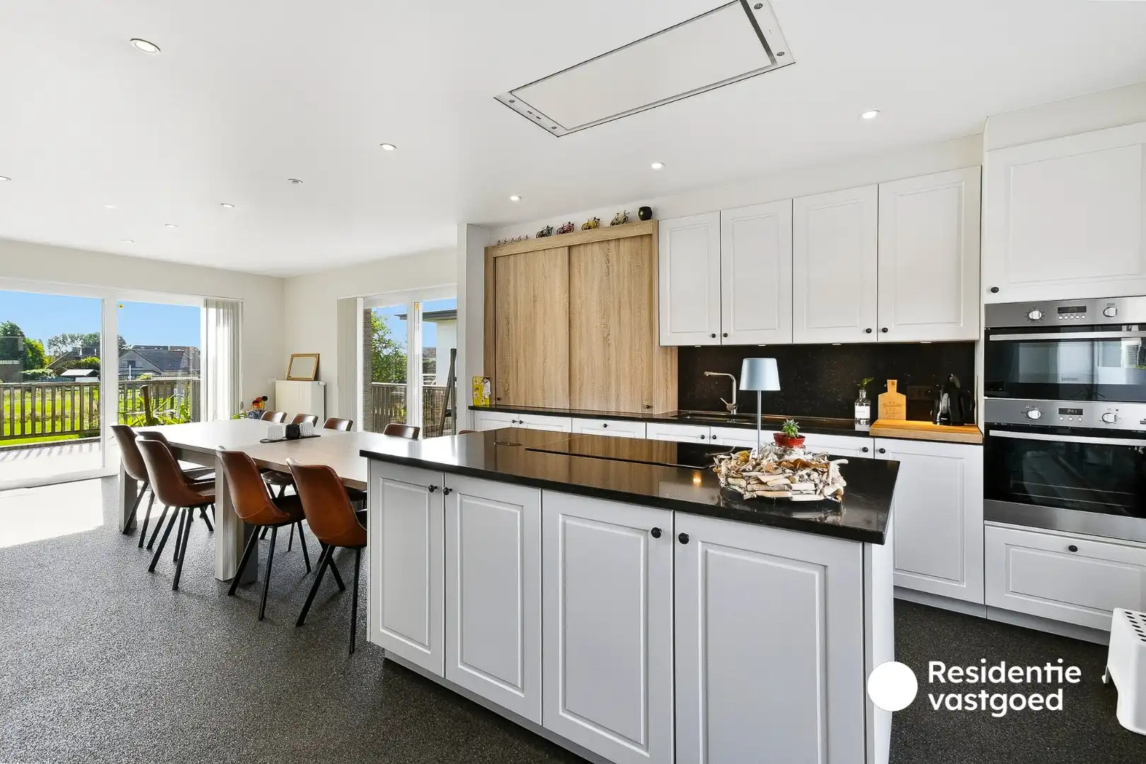 Ruime en instapklare villa met 4 slaapkamers, garage, tuin en 2 terrassen foto 7